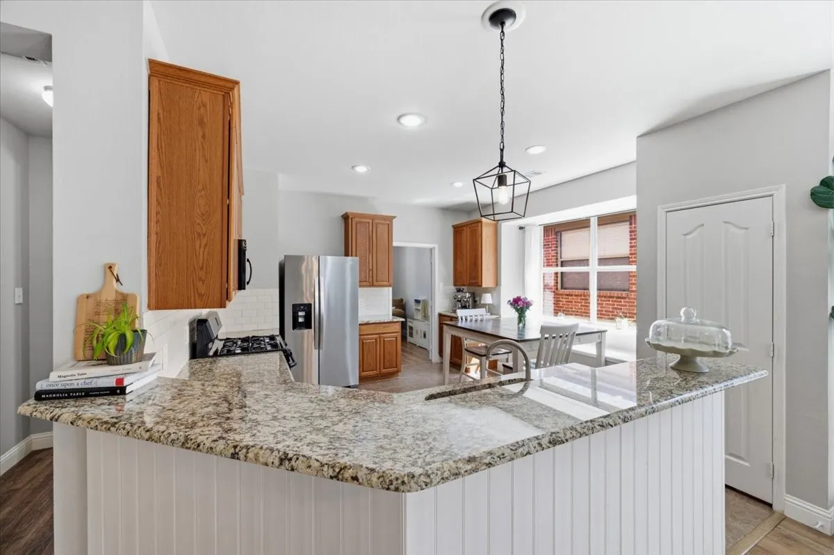 Single Family Residence For Sale in Tarrant County , 10437 Bradshaw Drive, Fort Worth, Texas 76108, 3 Bedroom, 2 Bathroom, 2 Garage spaces, 1,930 Sqft, built in 2006, mls#21376758, Real Estate Agent in Fort Worth, Homes For Sale in Tarrant county, Homes For Sale in Fort Worth, Realtor in Fort Worth Texas, Real Estate Brokerage Independent Realty Texas, Luminita Cordes Realtor