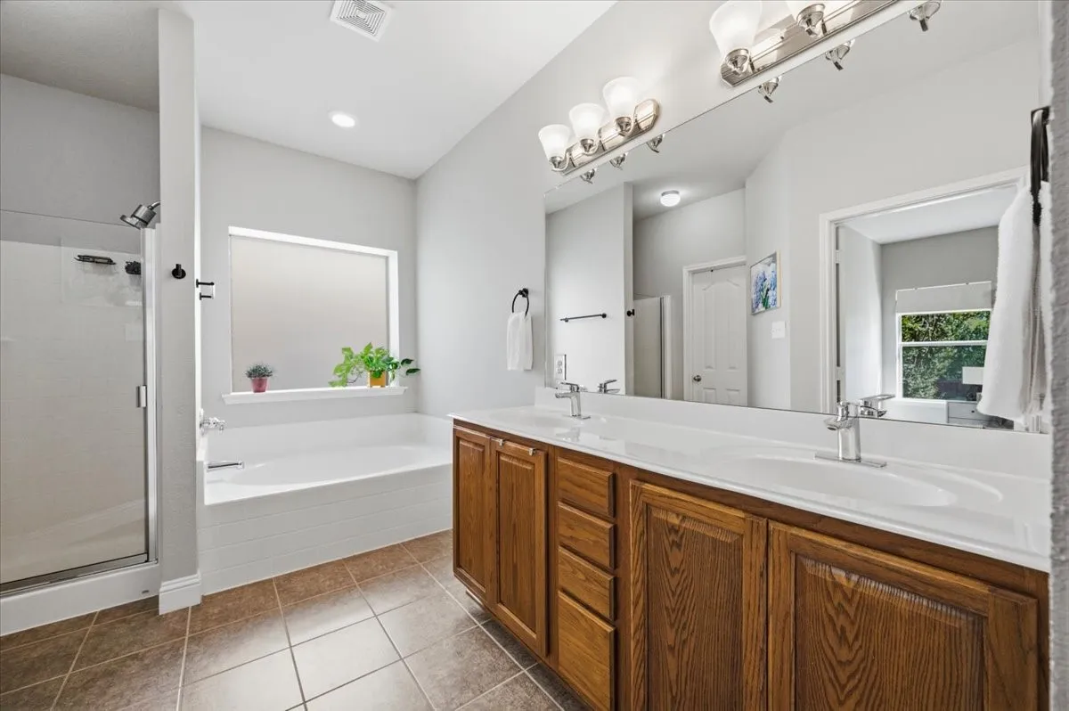 Single Family Residence For Sale in Tarrant County , 10437 Bradshaw Drive, Fort Worth, Texas 76108, 3 Bedroom, 2 Bathroom, 2 Garage spaces, 1,930 Sqft, built in 2006, mls#21376758, Real Estate Agent in Fort Worth, Homes For Sale in Tarrant county, Homes For Sale in Fort Worth, Realtor in Fort Worth Texas, Real Estate Brokerage Independent Realty Texas, Luminita Cordes Realtor