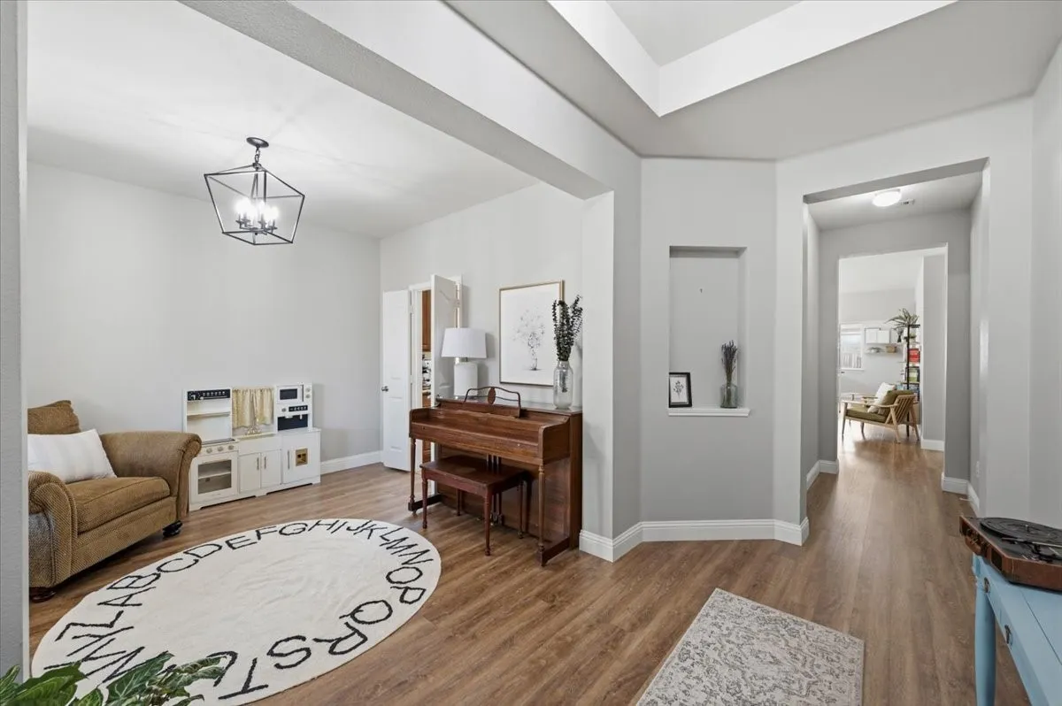 Single Family Residence For Sale in Tarrant County , 10437 Bradshaw Drive, Fort Worth, Texas 76108, 3 Bedroom, 2 Bathroom, 2 Garage spaces, 1,930 Sqft, built in 2006, mls#21376758, Real Estate Agent in Fort Worth, Homes For Sale in Tarrant county, Homes For Sale in Fort Worth, Realtor in Fort Worth Texas, Real Estate Brokerage Independent Realty Texas, Luminita Cordes Realtor