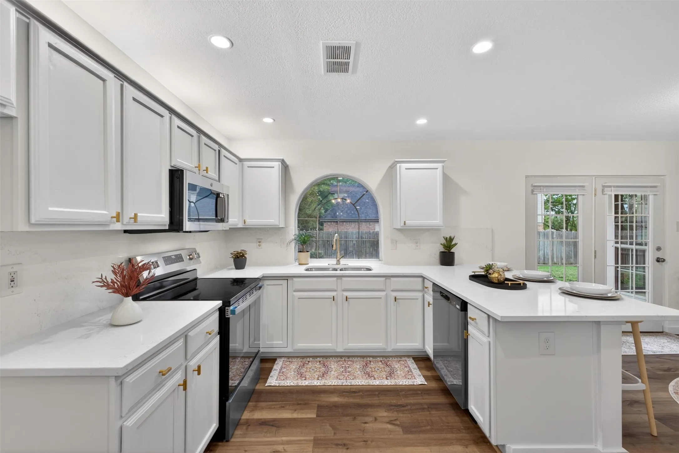 Single Family Residence For Sale in Tarrant County , 5512 Turtle River Court, Fort Worth, Texas 76137, 4 Bedroom, 3 Bathroom, 2 Garage spaces, 2,336 Sqft, built in 1989, mls#21378230, Real Estate Agent in Fort Worth, Homes For Sale in Tarrant county, Homes For Sale in Fort Worth, Realtor in Fort Worth Texas, Real Estate Brokerage Independent Realty Texas, Luminita Cordes Realtor