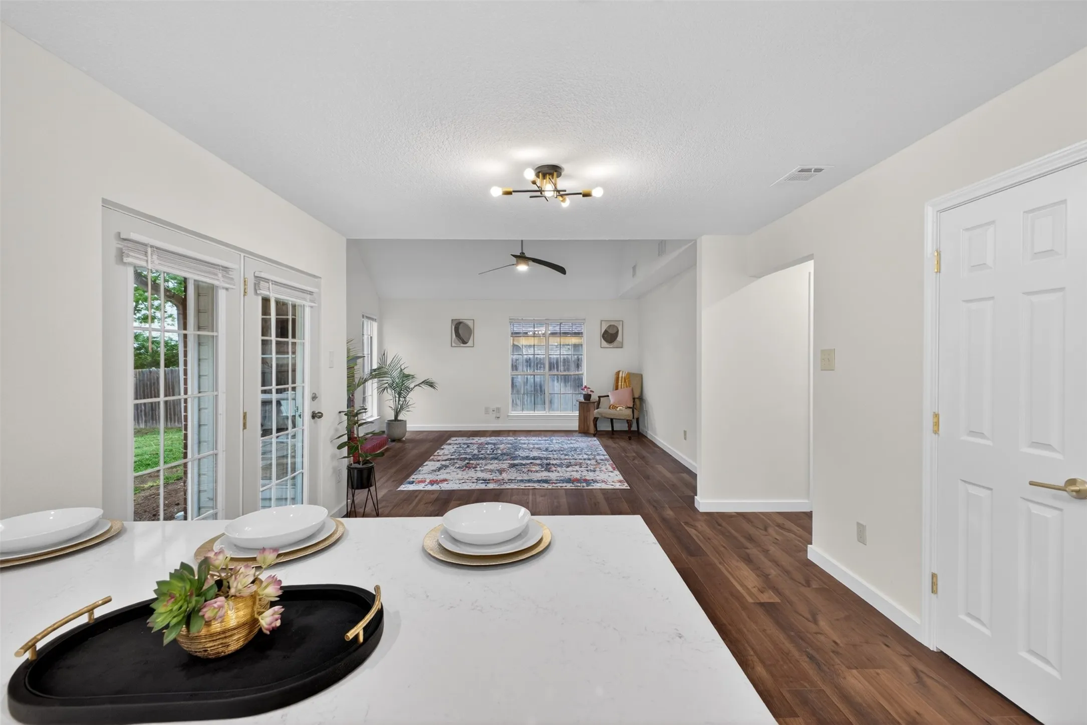 Single Family Residence For Sale in Tarrant County , 5512 Turtle River Court, Fort Worth, Texas 76137, 4 Bedroom, 3 Bathroom, 2 Garage spaces, 2,336 Sqft, built in 1989, mls#21378230, Real Estate Agent in Fort Worth, Homes For Sale in Tarrant county, Homes For Sale in Fort Worth, Realtor in Fort Worth Texas, Real Estate Brokerage Independent Realty Texas, Luminita Cordes Realtor