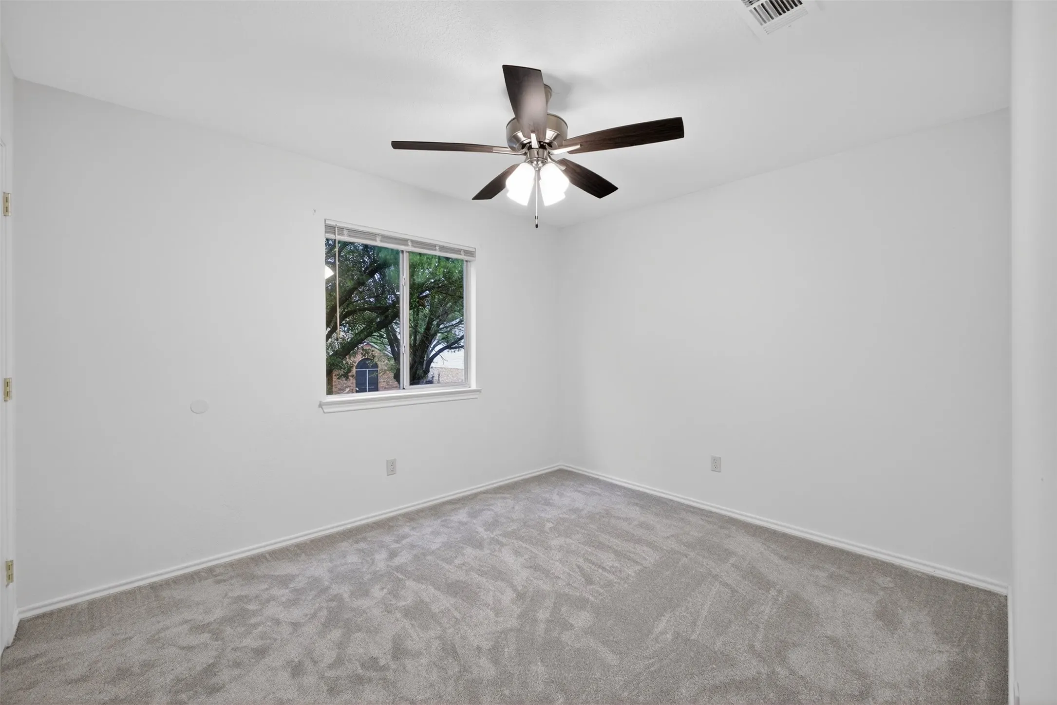 Single Family Residence For Sale in Tarrant County , 5512 Turtle River Court, Fort Worth, Texas 76137, 4 Bedroom, 3 Bathroom, 2 Garage spaces, 2,336 Sqft, built in 1989, mls#21378230, Real Estate Agent in Fort Worth, Homes For Sale in Tarrant county, Homes For Sale in Fort Worth, Realtor in Fort Worth Texas, Real Estate Brokerage Independent Realty Texas, Luminita Cordes Realtor