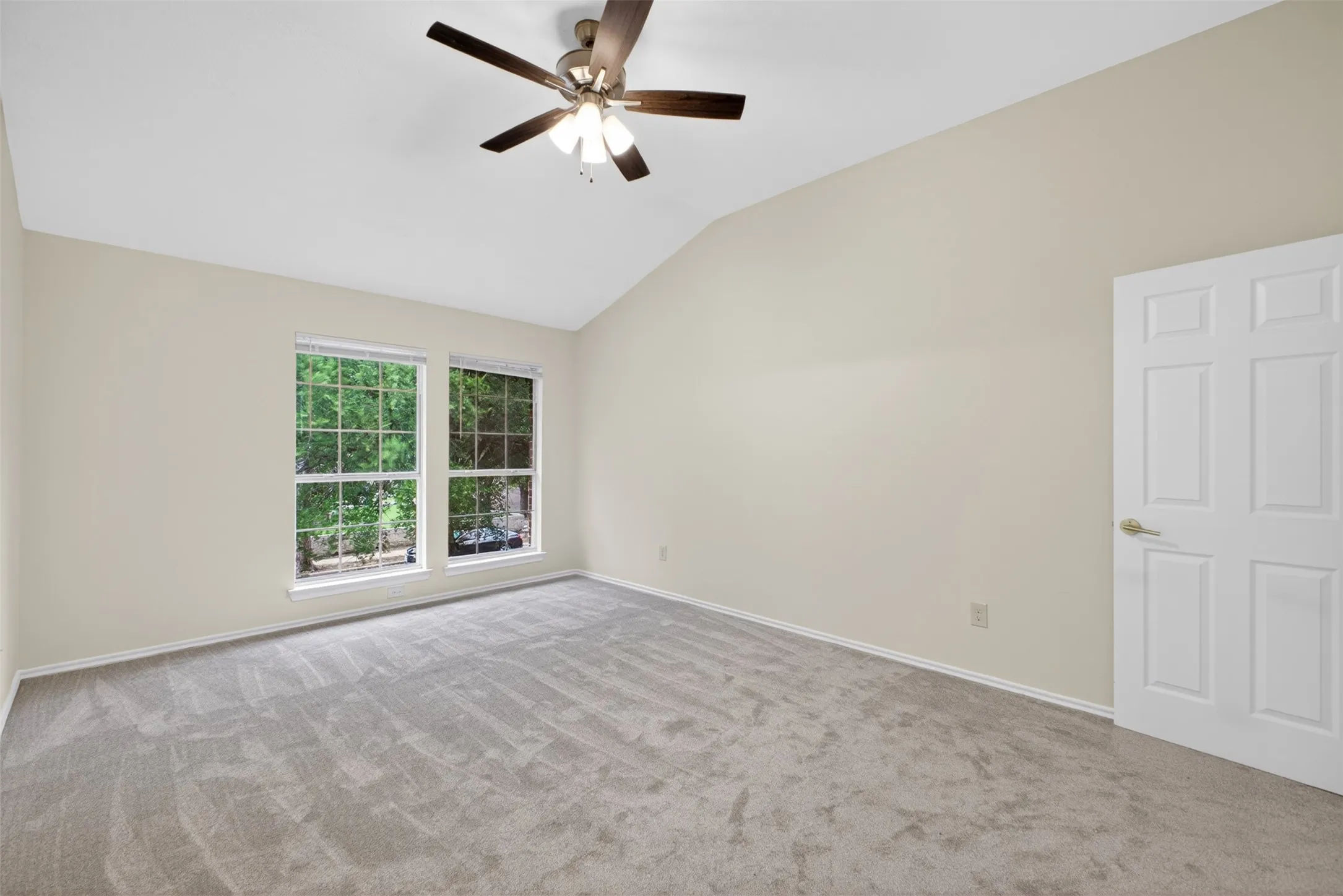 Single Family Residence For Sale in Tarrant County , 5512 Turtle River Court, Fort Worth, Texas 76137, 4 Bedroom, 3 Bathroom, 2 Garage spaces, 2,336 Sqft, built in 1989, mls#21378230, Real Estate Agent in Fort Worth, Homes For Sale in Tarrant county, Homes For Sale in Fort Worth, Realtor in Fort Worth Texas, Real Estate Brokerage Independent Realty Texas, Luminita Cordes Realtor