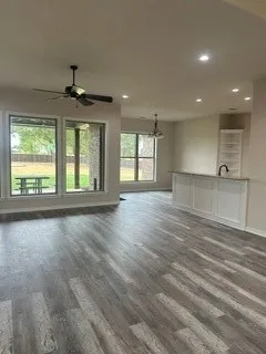 Single Family Residence For Sale in Navarro County , 129 Turnberry Lane, Corsicana, Texas 75110, 4 Bedroom, 4 Bathroom, 3 Garage spaces, 2,900 Sqft, built in 2013, mls#21378089, Real Estate Agent in Corsicana, Homes For Sale in Navarro county, Homes For Sale in Corsicana, Realtor in Corsicana Texas, Real Estate Brokerage Independent Realty Texas, Luminita Cordes Realtor