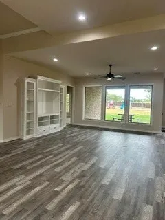 Single Family Residence For Sale in Navarro County , 129 Turnberry Lane, Corsicana, Texas 75110, 4 Bedroom, 4 Bathroom, 3 Garage spaces, 2,900 Sqft, built in 2013, mls#21378089, Real Estate Agent in Corsicana, Homes For Sale in Navarro county, Homes For Sale in Corsicana, Realtor in Corsicana Texas, Real Estate Brokerage Independent Realty Texas, Luminita Cordes Realtor