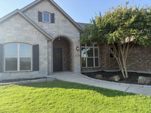 Single Family Residence For Sale in Navarro County , 129 Turnberry Lane, Corsicana, Texas 75110, 4 Bedroom, 4 Bathroom, 3 Garage spaces, 2,900 Sqft, built in 2013, mls#21378089, Real Estate Agent in Corsicana, Homes For Sale in Navarro county, Homes For Sale in Corsicana, Realtor in Corsicana Texas, Real Estate Brokerage Independent Realty Texas, Luminita Cordes Realtor