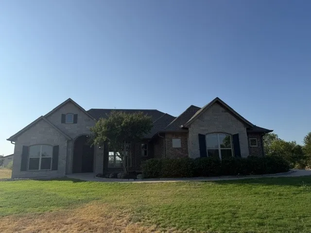 Single Family Residence For Sale in Navarro County , 129 Turnberry Lane, Corsicana, Texas 75110, 4 Bedroom, 4 Bathroom, 3 Garage spaces, 2,900 Sqft, built in 2013, mls#21378089, Real Estate Agent in Corsicana, Homes For Sale in Navarro county, Homes For Sale in Corsicana, Realtor in Corsicana Texas, Real Estate Brokerage Independent Realty Texas, Luminita Cordes Realtor