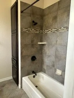 Single Family Residence For Sale in Navarro County , 129 Turnberry Lane, Corsicana, Texas 75110, 4 Bedroom, 4 Bathroom, 3 Garage spaces, 2,900 Sqft, built in 2013, mls#21378089, Real Estate Agent in Corsicana, Homes For Sale in Navarro county, Homes For Sale in Corsicana, Realtor in Corsicana Texas, Real Estate Brokerage Independent Realty Texas, Luminita Cordes Realtor