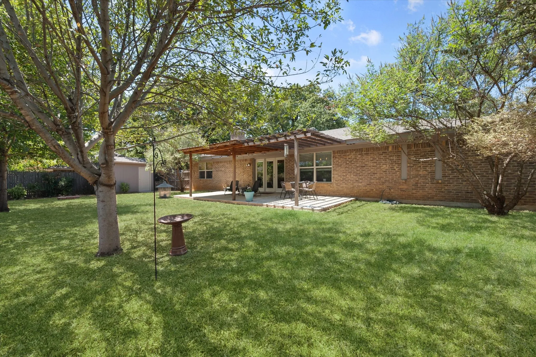 Single Family Residence For Sale in Tarrant County , 2709 Burnwood Court, Arlington, Texas 76016, 4 Bedroom, 2 Bathroom, 2 Garage spaces, 1,933 Sqft, built in 1976, mls#21375845, Real Estate Agent in Arlington, Homes For Sale in Tarrant county, Homes For Sale in Arlington, Realtor in Arlington Texas, Real Estate Brokerage Independent Realty Texas, Luminita Cordes Realtor