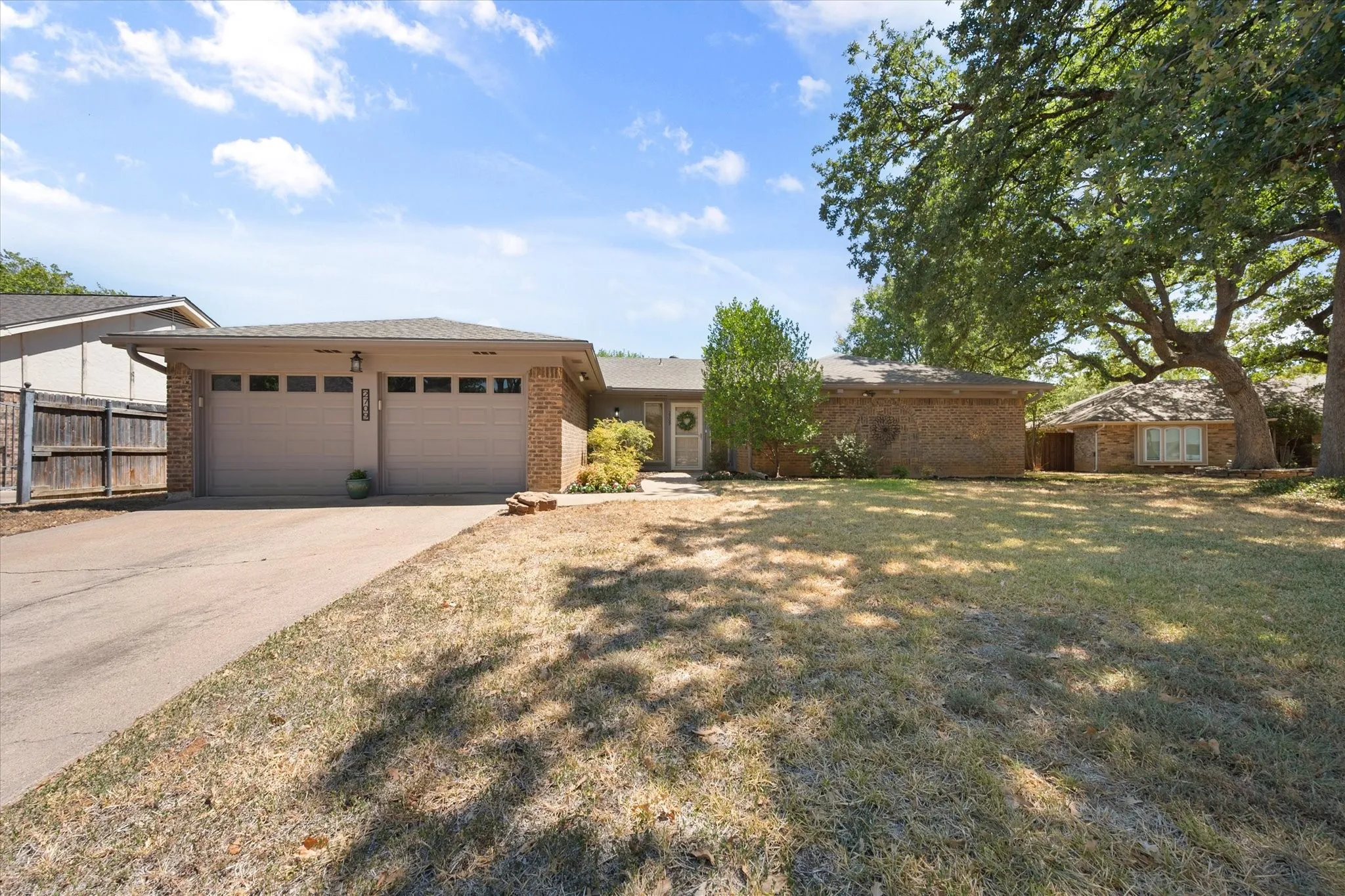 Single Family Residence For Sale in Tarrant County , 2709 Burnwood Court, Arlington, Texas 76016, 4 Bedroom, 2 Bathroom, 2 Garage spaces, 1,933 Sqft, built in 1976, mls#21375845, Real Estate Agent in Arlington, Homes For Sale in Tarrant county, Homes For Sale in Arlington, Realtor in Arlington Texas, Real Estate Brokerage Independent Realty Texas, Luminita Cordes Realtor