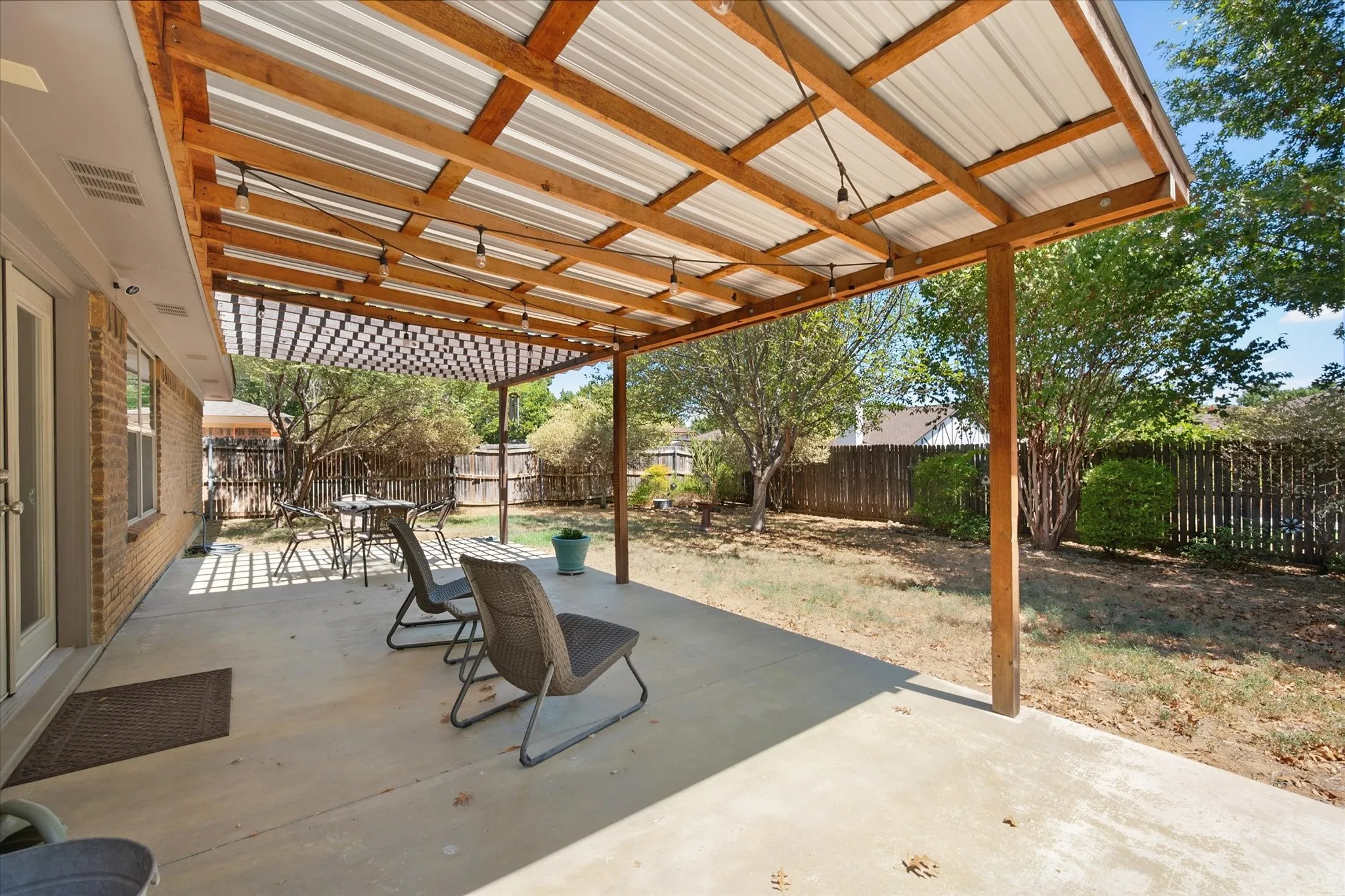 Single Family Residence For Sale in Tarrant County , 2709 Burnwood Court, Arlington, Texas 76016, 4 Bedroom, 2 Bathroom, 2 Garage spaces, 1,933 Sqft, built in 1976, mls#21375845, Real Estate Agent in Arlington, Homes For Sale in Tarrant county, Homes For Sale in Arlington, Realtor in Arlington Texas, Real Estate Brokerage Independent Realty Texas, Luminita Cordes Realtor