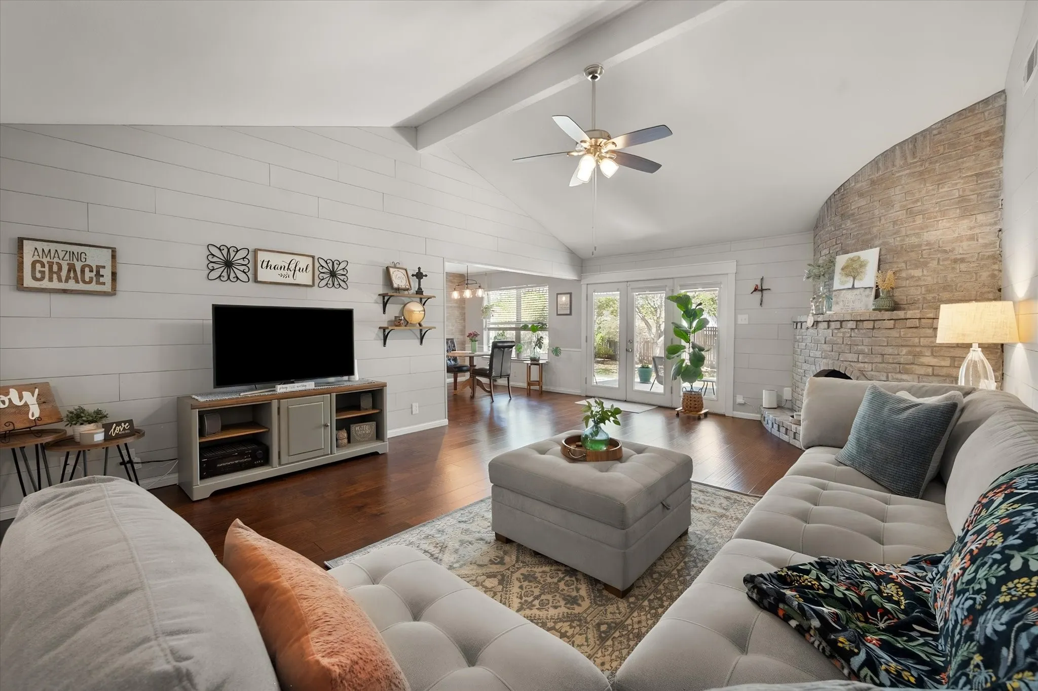 Single Family Residence For Sale in Tarrant County , 2709 Burnwood Court, Arlington, Texas 76016, 4 Bedroom, 2 Bathroom, 2 Garage spaces, 1,933 Sqft, built in 1976, mls#21375845, Real Estate Agent in Arlington, Homes For Sale in Tarrant county, Homes For Sale in Arlington, Realtor in Arlington Texas, Real Estate Brokerage Independent Realty Texas, Luminita Cordes Realtor