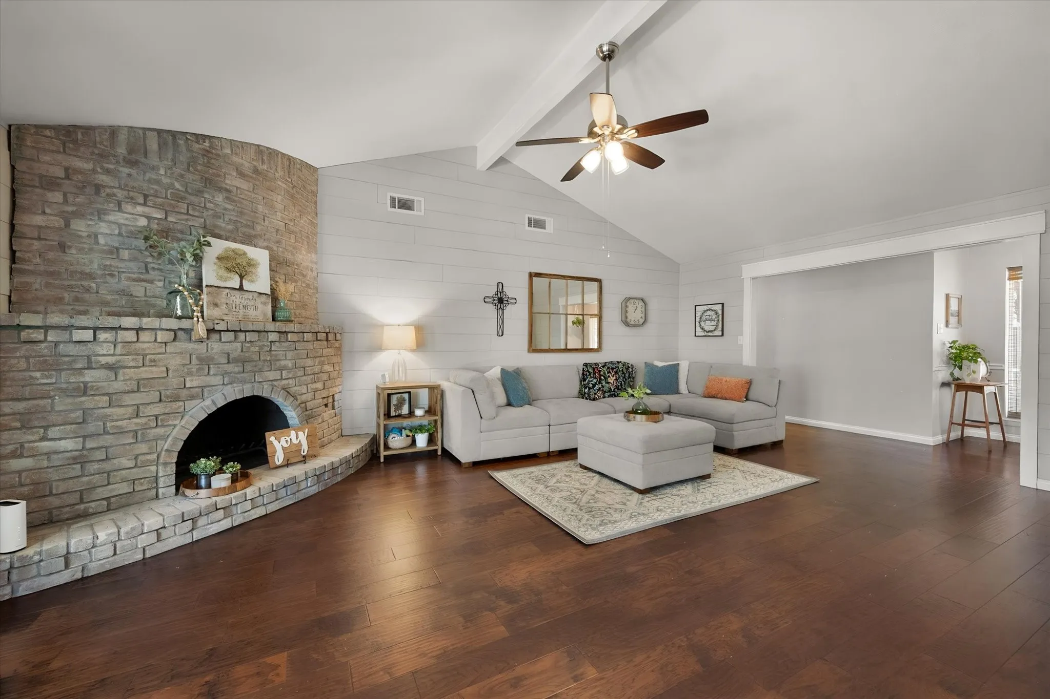 Single Family Residence For Sale in Tarrant County , 2709 Burnwood Court, Arlington, Texas 76016, 4 Bedroom, 2 Bathroom, 2 Garage spaces, 1,933 Sqft, built in 1976, mls#21375845, Real Estate Agent in Arlington, Homes For Sale in Tarrant county, Homes For Sale in Arlington, Realtor in Arlington Texas, Real Estate Brokerage Independent Realty Texas, Luminita Cordes Realtor