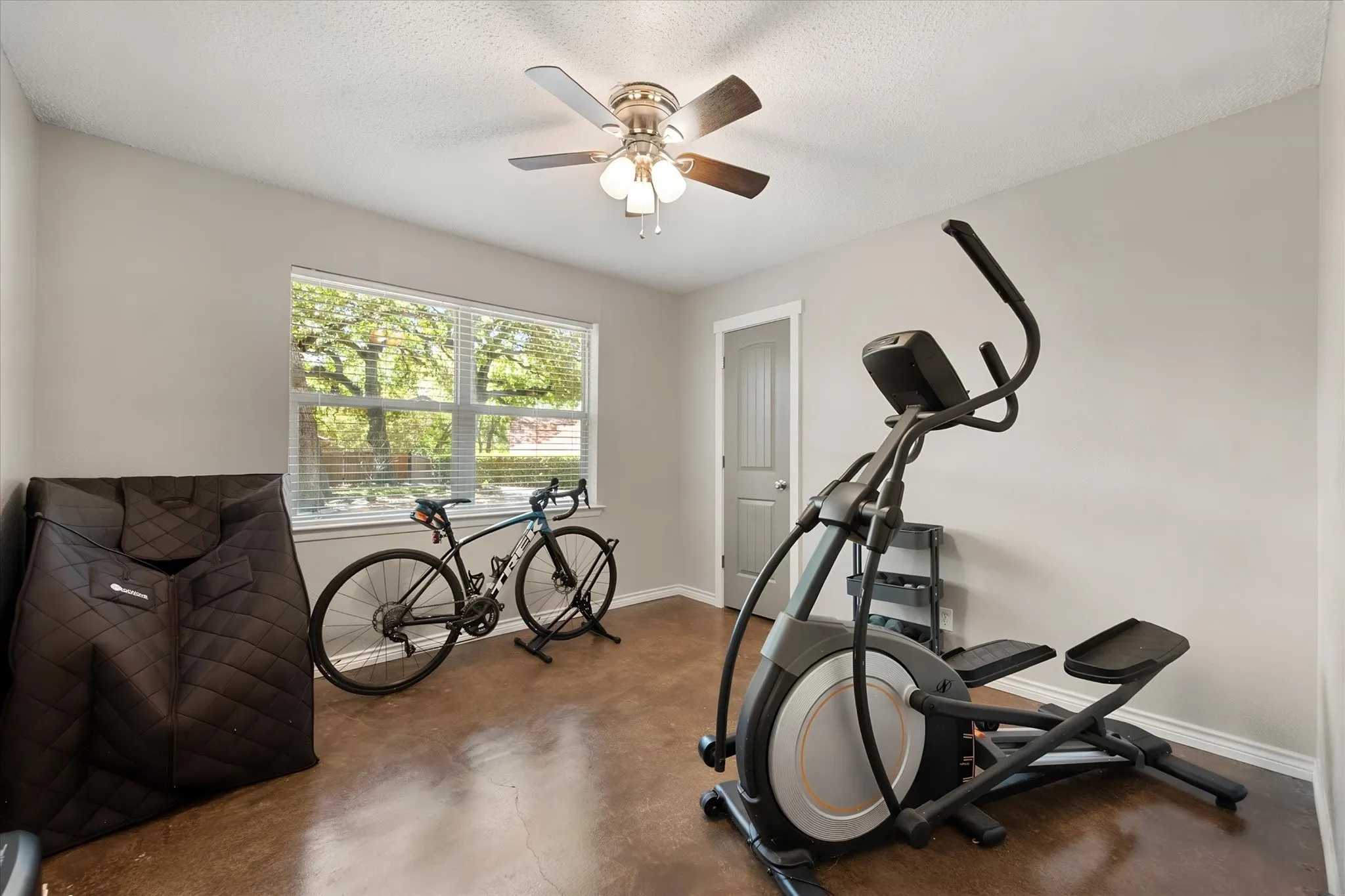Single Family Residence For Sale in Tarrant County , 2709 Burnwood Court, Arlington, Texas 76016, 4 Bedroom, 2 Bathroom, 2 Garage spaces, 1,933 Sqft, built in 1976, mls#21375845, Real Estate Agent in Arlington, Homes For Sale in Tarrant county, Homes For Sale in Arlington, Realtor in Arlington Texas, Real Estate Brokerage Independent Realty Texas, Luminita Cordes Realtor