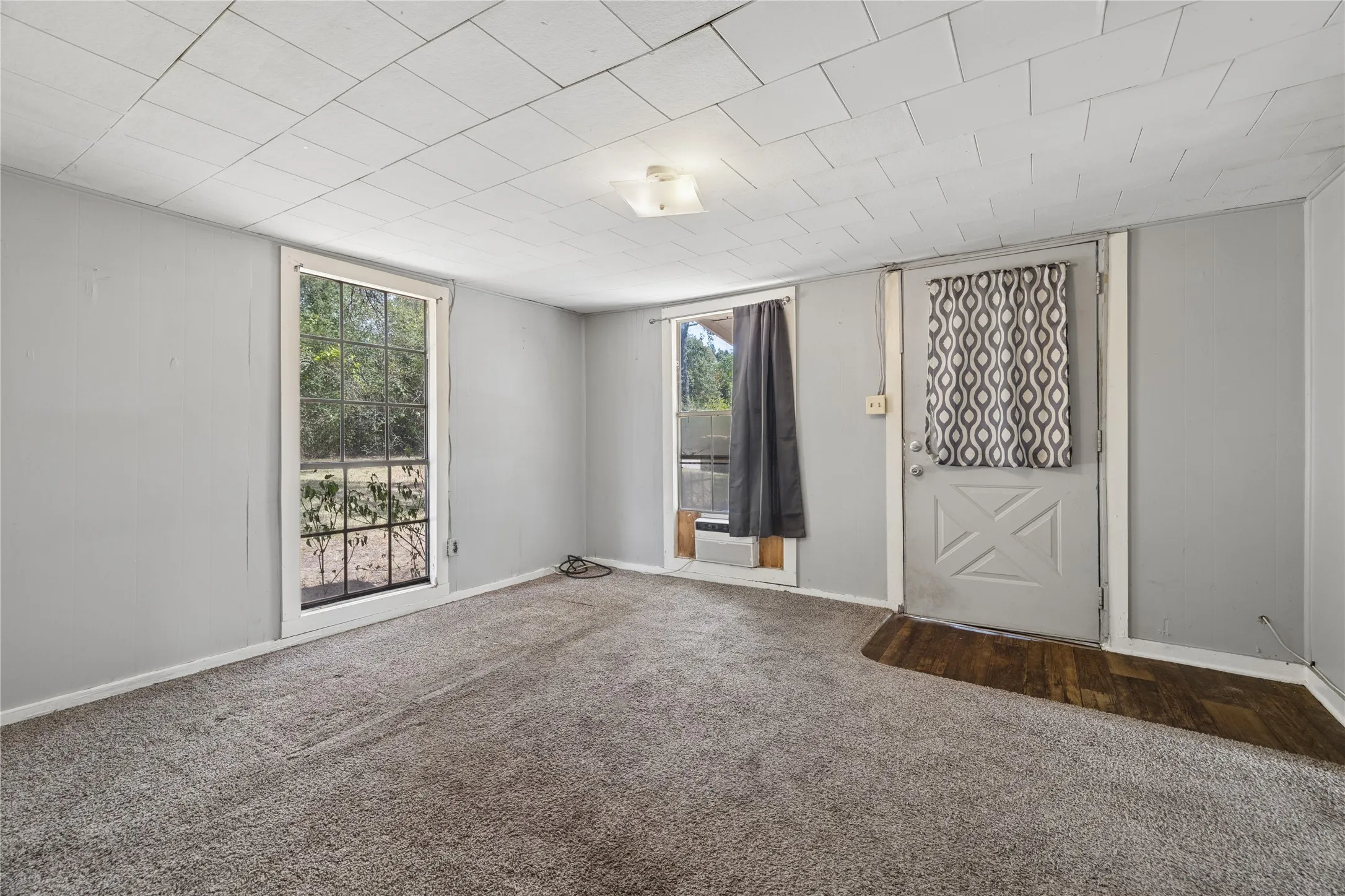 Single Family Residence For Sale in Henderson County , 406 S Carter Road, Malakoff, Texas 75148, 1 Bedroom, 1 Bathroom, Garage spaces, 749 Sqft, built in 1951, mls#21377747, Real Estate Agent in Malakoff, Homes For Sale in Henderson county, Homes For Sale in Malakoff, Realtor in Malakoff Texas, Real Estate Brokerage Independent Realty Texas, Luminita Cordes Realtor