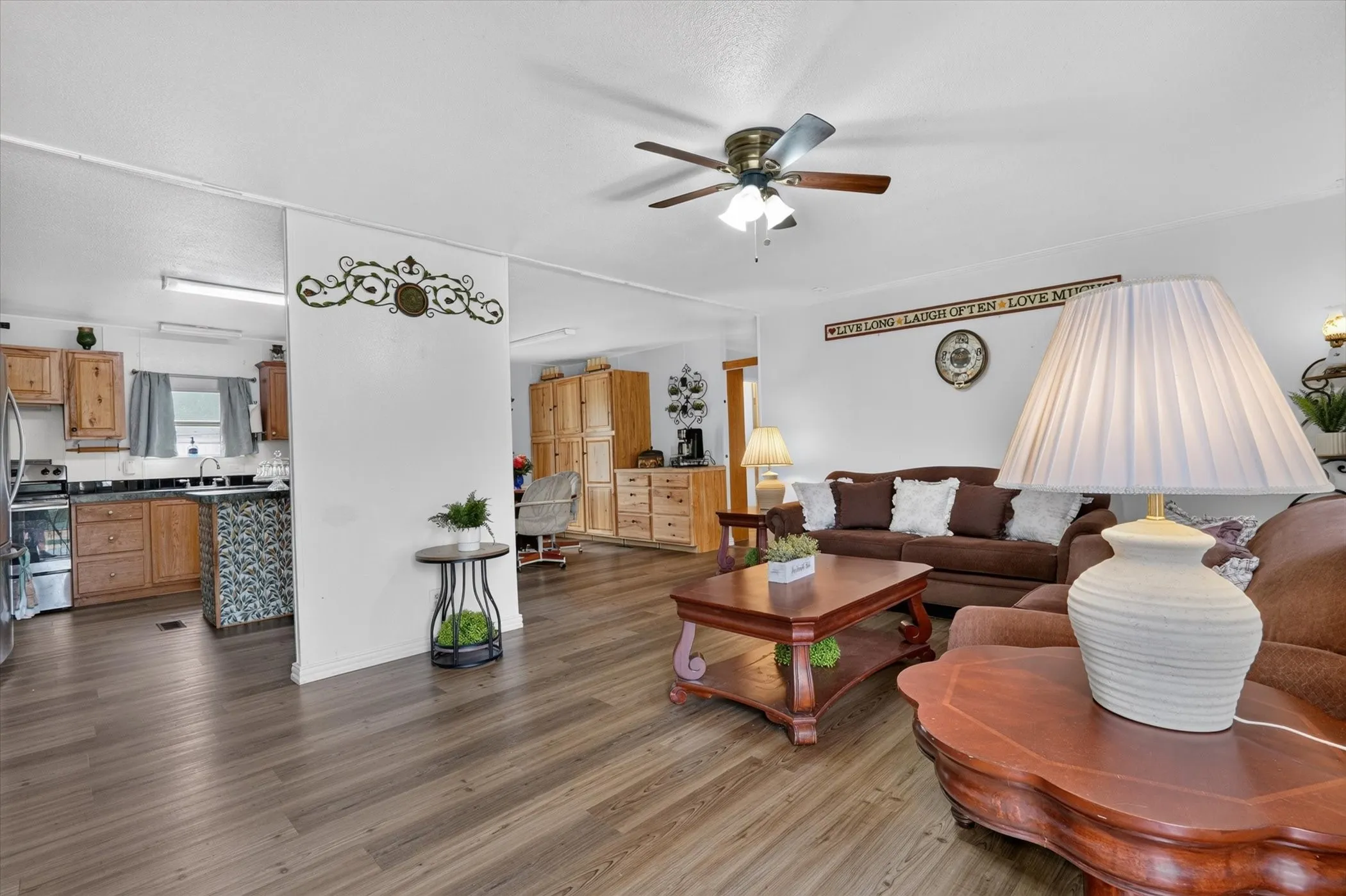 Mobile Home For Sale in Tarrant County , 2032 Dorothy Drive, Burleson, Texas 76028, 3 Bedroom, 2 Bathroom, Garage spaces, 1,568 Sqft, built in 2007, mls#21357895, Real Estate Agent in Burleson, Homes For Sale in Tarrant county, Homes For Sale in Burleson, Realtor in Burleson Texas, Real Estate Brokerage Independent Realty Texas, Luminita Cordes Realtor