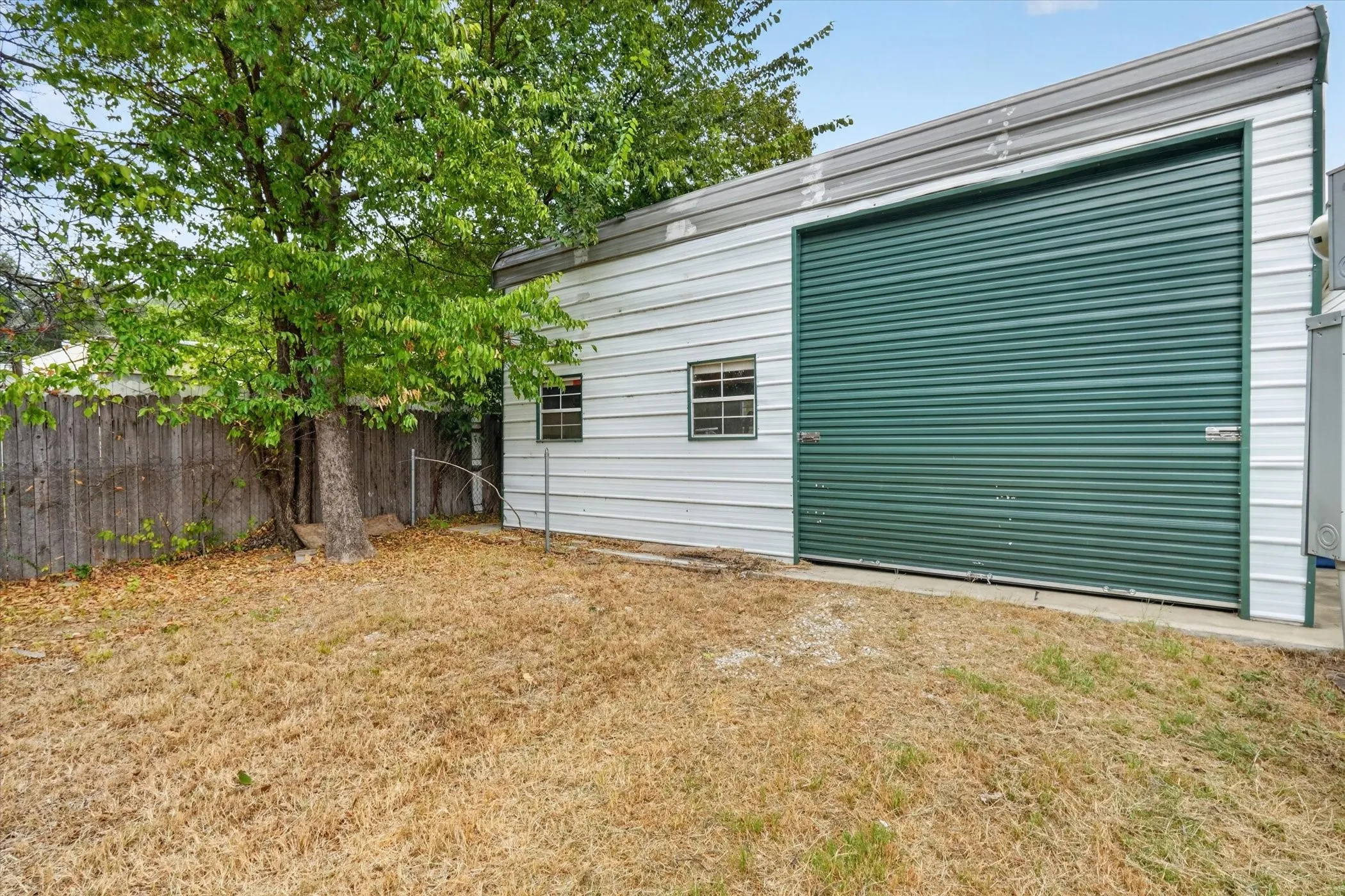 Mobile Home For Sale in Tarrant County , 2032 Dorothy Drive, Burleson, Texas 76028, 3 Bedroom, 2 Bathroom, Garage spaces, 1,568 Sqft, built in 2007, mls#21357895, Real Estate Agent in Burleson, Homes For Sale in Tarrant county, Homes For Sale in Burleson, Realtor in Burleson Texas, Real Estate Brokerage Independent Realty Texas, Luminita Cordes Realtor