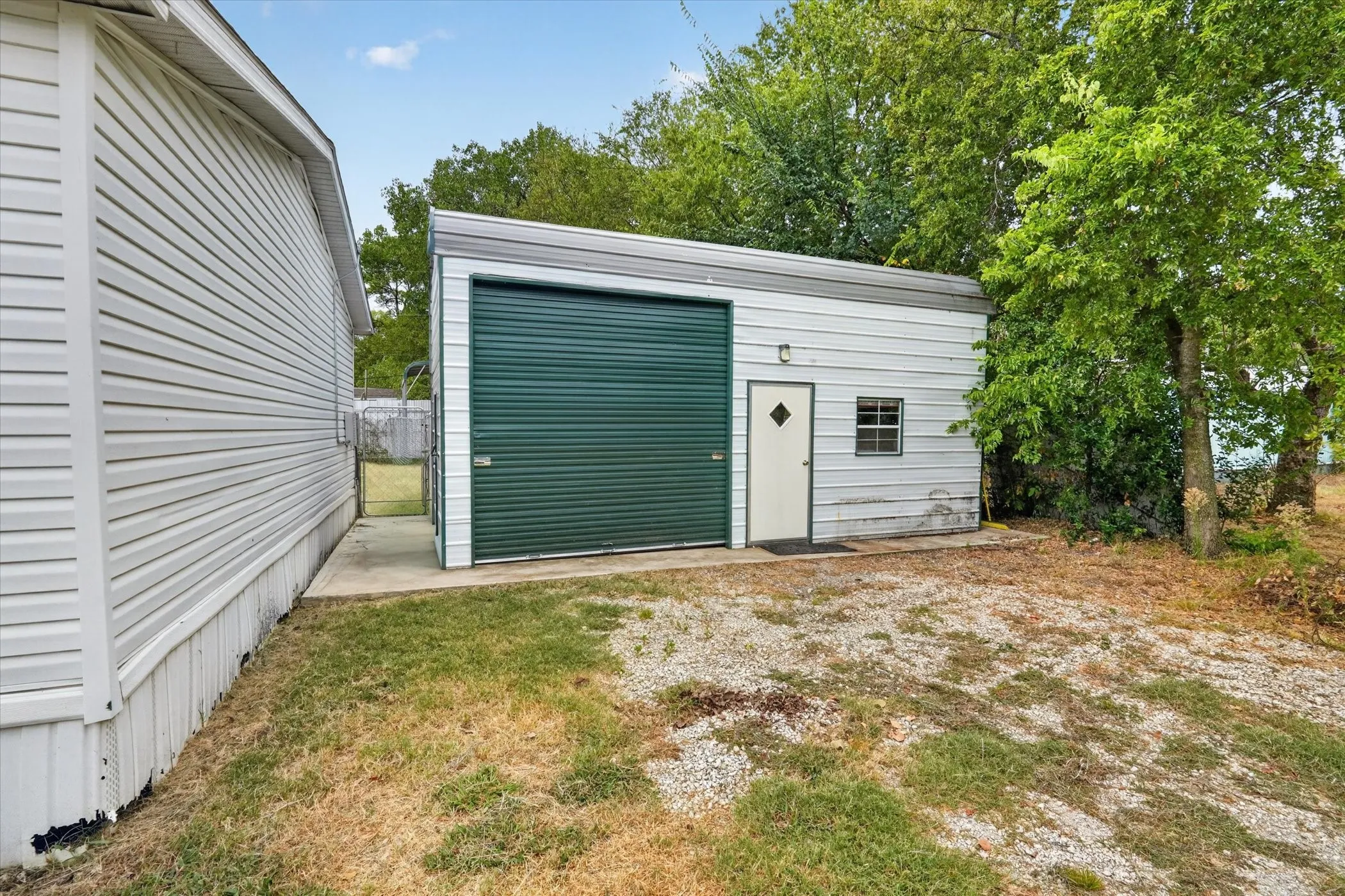 Mobile Home For Sale in Tarrant County , 2032 Dorothy Drive, Burleson, Texas 76028, 3 Bedroom, 2 Bathroom, Garage spaces, 1,568 Sqft, built in 2007, mls#21357895, Real Estate Agent in Burleson, Homes For Sale in Tarrant county, Homes For Sale in Burleson, Realtor in Burleson Texas, Real Estate Brokerage Independent Realty Texas, Luminita Cordes Realtor