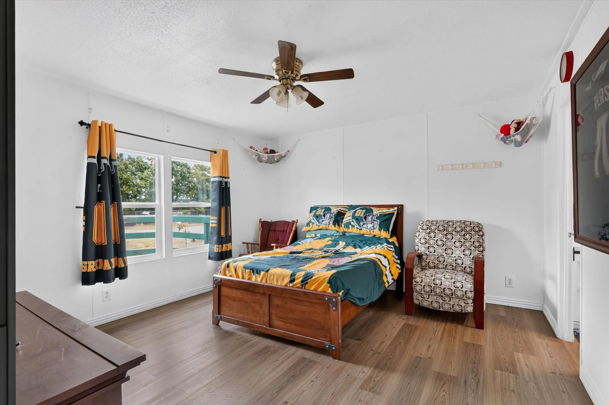 Mobile Home For Sale in Tarrant County , 2032 Dorothy Drive, Burleson, Texas 76028, 3 Bedroom, 2 Bathroom, Garage spaces, 1,568 Sqft, built in 2007, mls#21357895, Real Estate Agent in Burleson, Homes For Sale in Tarrant county, Homes For Sale in Burleson, Realtor in Burleson Texas, Real Estate Brokerage Independent Realty Texas, Luminita Cordes Realtor