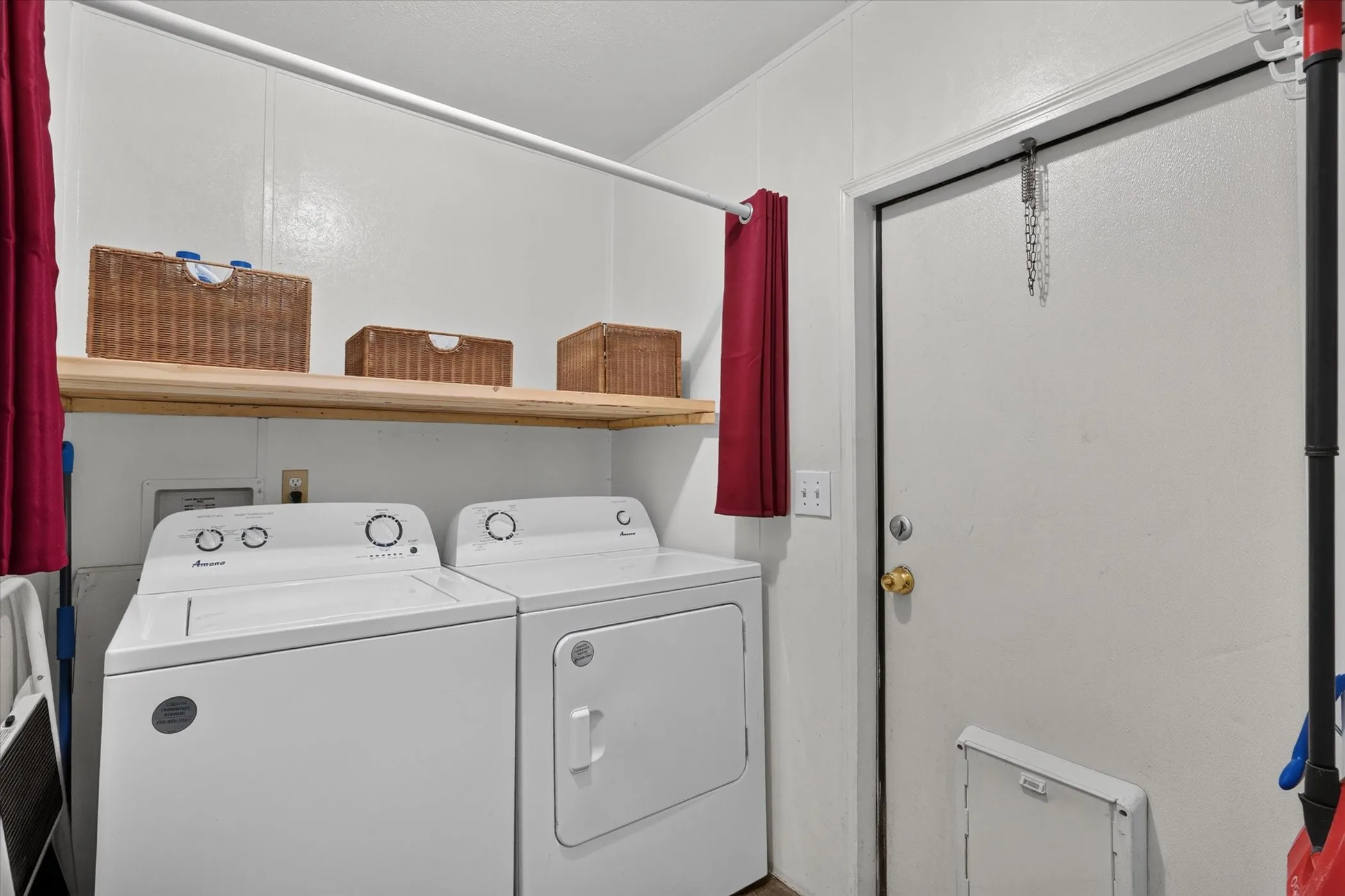 Mobile Home For Sale in Tarrant County , 2032 Dorothy Drive, Burleson, Texas 76028, 3 Bedroom, 2 Bathroom, Garage spaces, 1,568 Sqft, built in 2007, mls#21357895, Real Estate Agent in Burleson, Homes For Sale in Tarrant county, Homes For Sale in Burleson, Realtor in Burleson Texas, Real Estate Brokerage Independent Realty Texas, Luminita Cordes Realtor