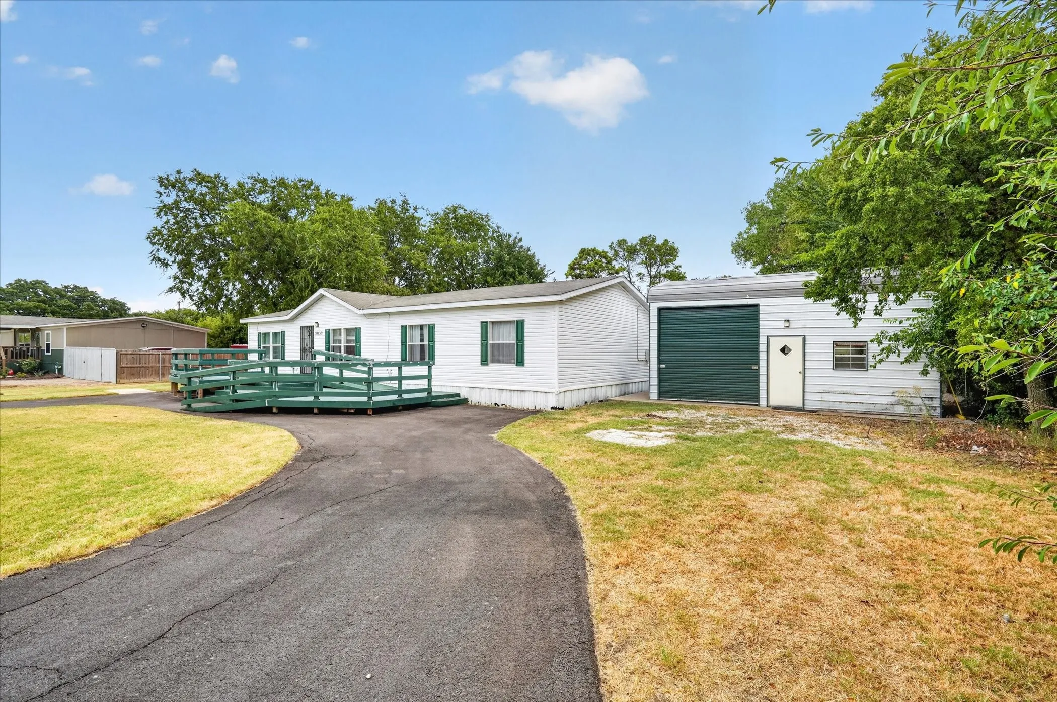 Mobile Home For Sale in Tarrant County , 2032 Dorothy Drive, Burleson, Texas 76028, 3 Bedroom, 2 Bathroom, Garage spaces, 1,568 Sqft, built in 2007, mls#21357895, Real Estate Agent in Burleson, Homes For Sale in Tarrant county, Homes For Sale in Burleson, Realtor in Burleson Texas, Real Estate Brokerage Independent Realty Texas, Luminita Cordes Realtor