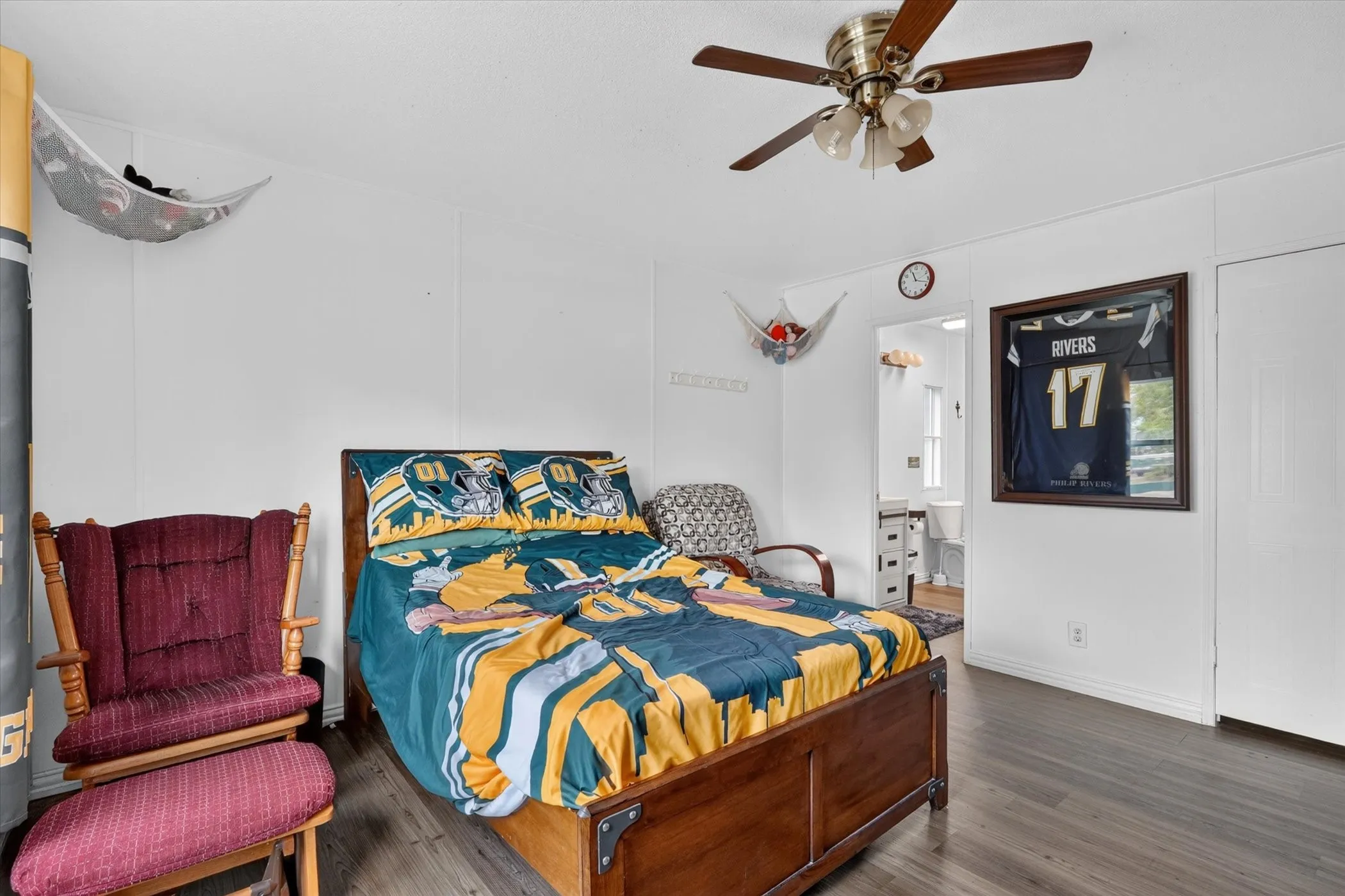 Mobile Home For Sale in Tarrant County , 2032 Dorothy Drive, Burleson, Texas 76028, 3 Bedroom, 2 Bathroom, Garage spaces, 1,568 Sqft, built in 2007, mls#21357895, Real Estate Agent in Burleson, Homes For Sale in Tarrant county, Homes For Sale in Burleson, Realtor in Burleson Texas, Real Estate Brokerage Independent Realty Texas, Luminita Cordes Realtor