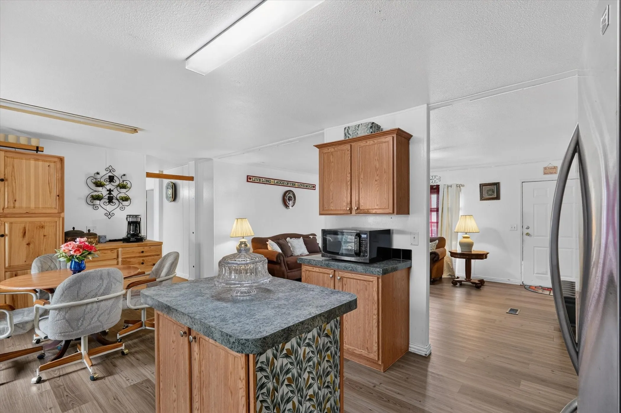 Mobile Home For Sale in Tarrant County , 2032 Dorothy Drive, Burleson, Texas 76028, 3 Bedroom, 2 Bathroom, Garage spaces, 1,568 Sqft, built in 2007, mls#21357895, Real Estate Agent in Burleson, Homes For Sale in Tarrant county, Homes For Sale in Burleson, Realtor in Burleson Texas, Real Estate Brokerage Independent Realty Texas, Luminita Cordes Realtor