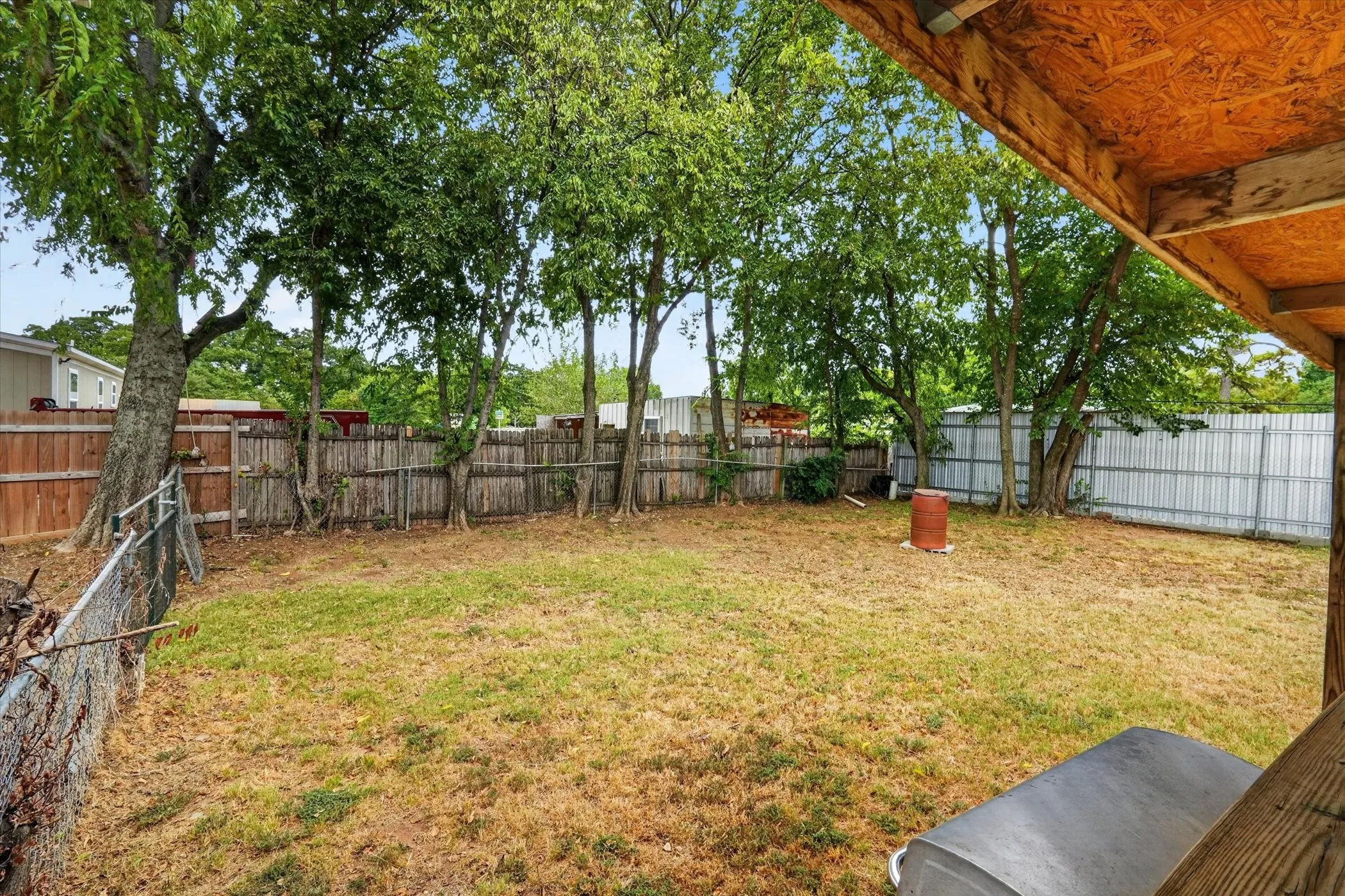 Mobile Home For Sale in Tarrant County , 2032 Dorothy Drive, Burleson, Texas 76028, 3 Bedroom, 2 Bathroom, Garage spaces, 1,568 Sqft, built in 2007, mls#21357895, Real Estate Agent in Burleson, Homes For Sale in Tarrant county, Homes For Sale in Burleson, Realtor in Burleson Texas, Real Estate Brokerage Independent Realty Texas, Luminita Cordes Realtor