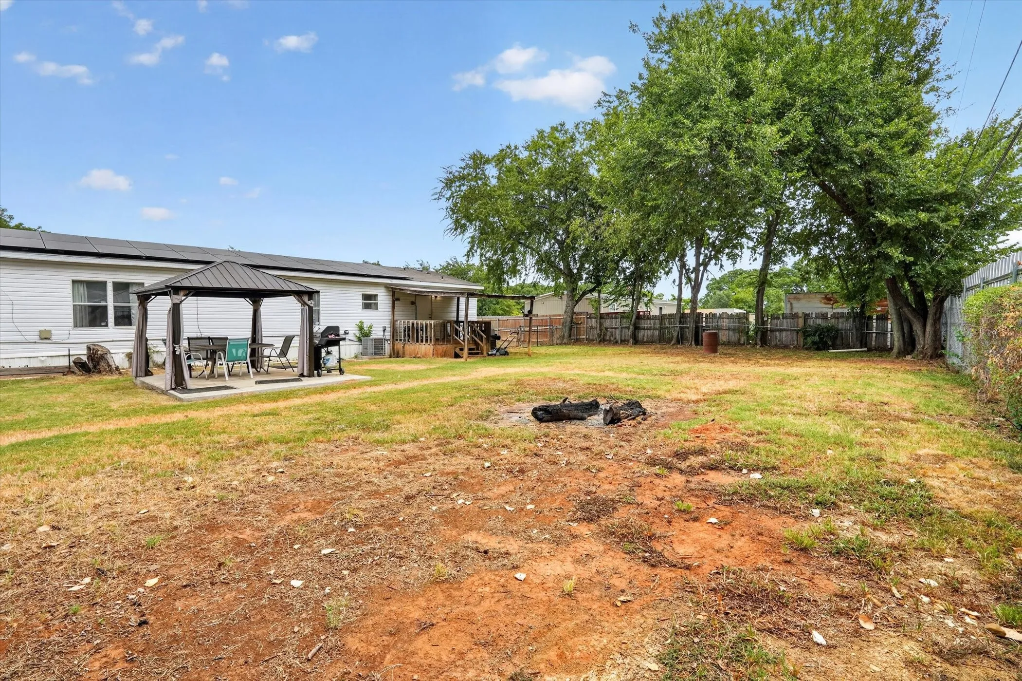 Mobile Home For Sale in Tarrant County , 2032 Dorothy Drive, Burleson, Texas 76028, 3 Bedroom, 2 Bathroom, Garage spaces, 1,568 Sqft, built in 2007, mls#21357895, Real Estate Agent in Burleson, Homes For Sale in Tarrant county, Homes For Sale in Burleson, Realtor in Burleson Texas, Real Estate Brokerage Independent Realty Texas, Luminita Cordes Realtor
