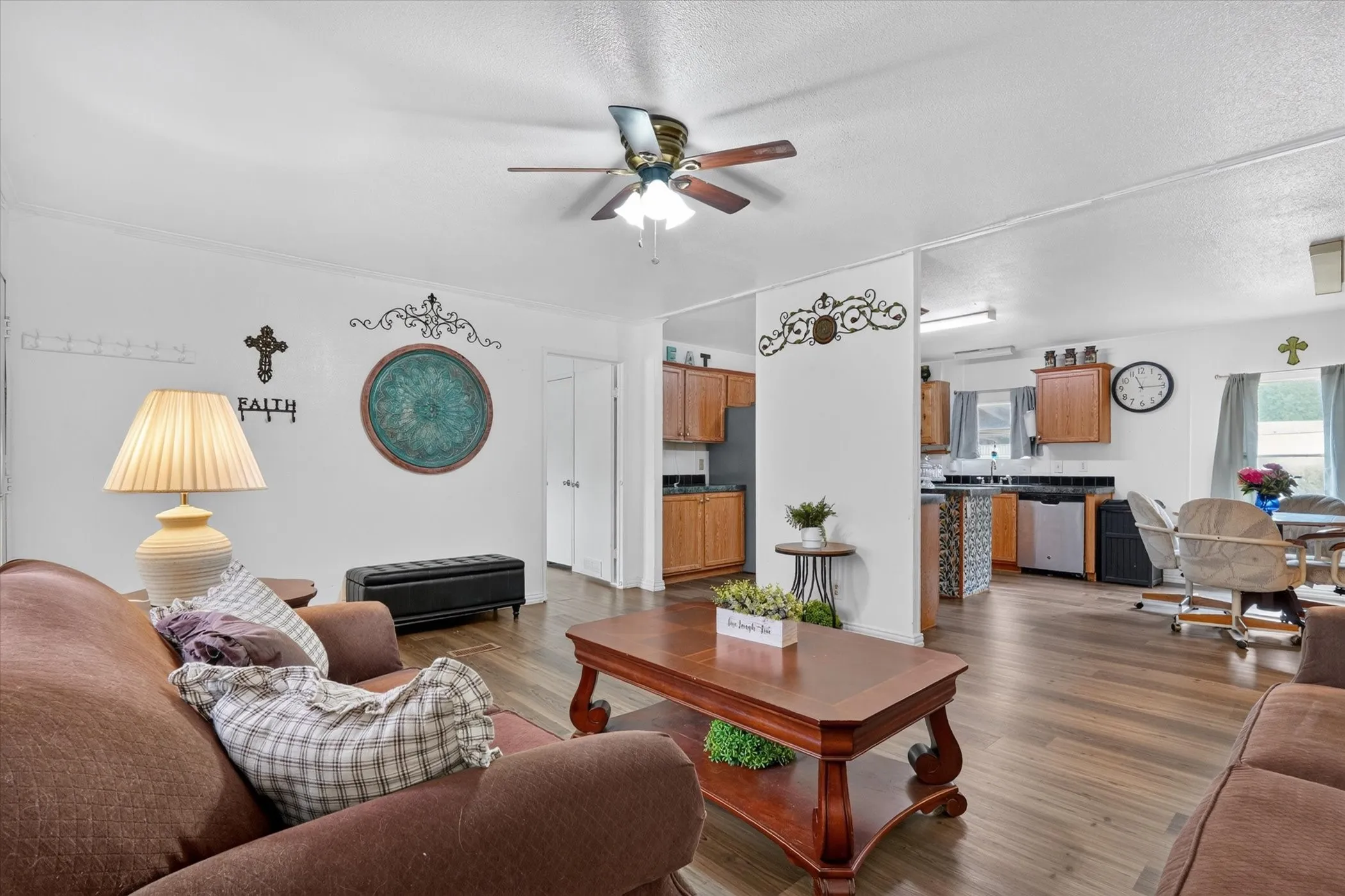 Mobile Home For Sale in Tarrant County , 2032 Dorothy Drive, Burleson, Texas 76028, 3 Bedroom, 2 Bathroom, Garage spaces, 1,568 Sqft, built in 2007, mls#21357895, Real Estate Agent in Burleson, Homes For Sale in Tarrant county, Homes For Sale in Burleson, Realtor in Burleson Texas, Real Estate Brokerage Independent Realty Texas, Luminita Cordes Realtor