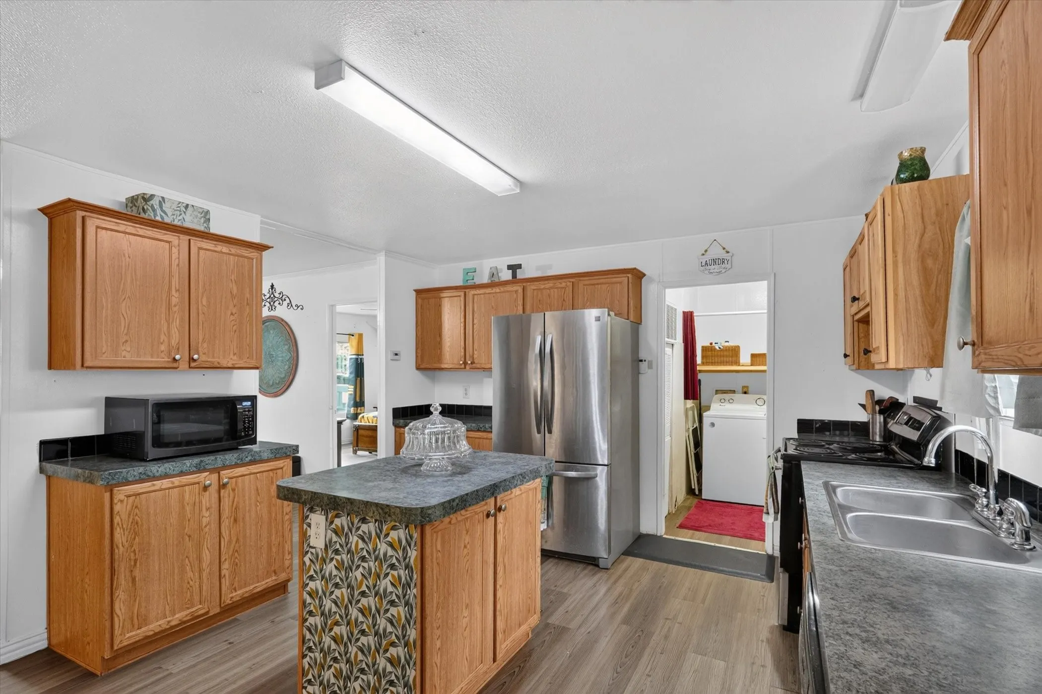 Mobile Home For Sale in Tarrant County , 2032 Dorothy Drive, Burleson, Texas 76028, 3 Bedroom, 2 Bathroom, Garage spaces, 1,568 Sqft, built in 2007, mls#21357895, Real Estate Agent in Burleson, Homes For Sale in Tarrant county, Homes For Sale in Burleson, Realtor in Burleson Texas, Real Estate Brokerage Independent Realty Texas, Luminita Cordes Realtor