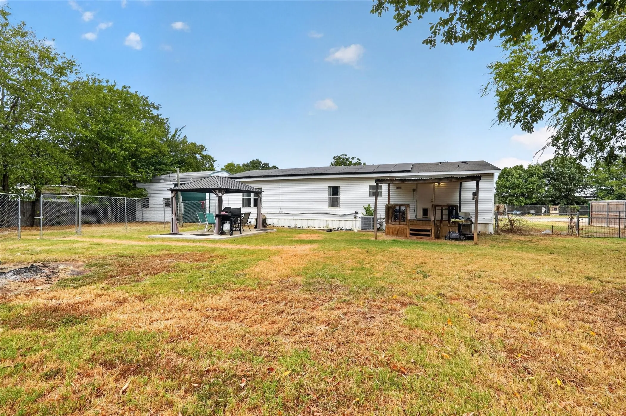 Mobile Home For Sale in Tarrant County , 2032 Dorothy Drive, Burleson, Texas 76028, 3 Bedroom, 2 Bathroom, Garage spaces, 1,568 Sqft, built in 2007, mls#21357895, Real Estate Agent in Burleson, Homes For Sale in Tarrant county, Homes For Sale in Burleson, Realtor in Burleson Texas, Real Estate Brokerage Independent Realty Texas, Luminita Cordes Realtor