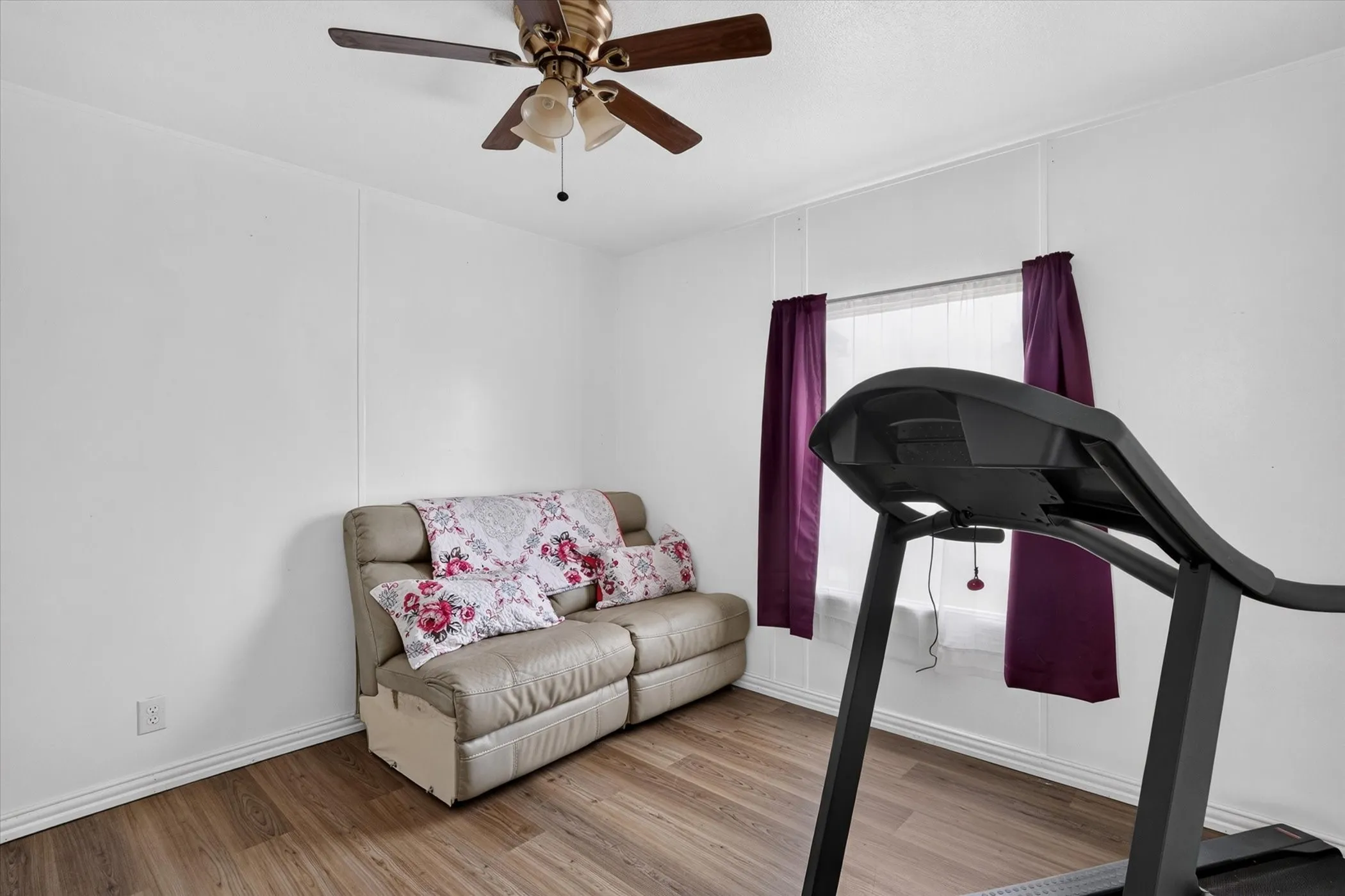 Mobile Home For Sale in Tarrant County , 2032 Dorothy Drive, Burleson, Texas 76028, 3 Bedroom, 2 Bathroom, Garage spaces, 1,568 Sqft, built in 2007, mls#21357895, Real Estate Agent in Burleson, Homes For Sale in Tarrant county, Homes For Sale in Burleson, Realtor in Burleson Texas, Real Estate Brokerage Independent Realty Texas, Luminita Cordes Realtor