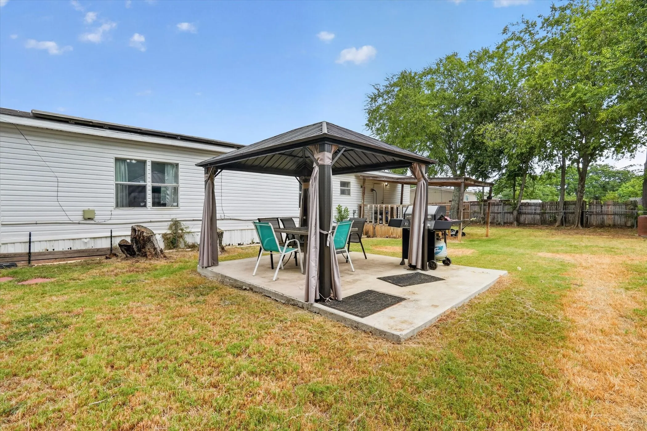 Mobile Home For Sale in Tarrant County , 2032 Dorothy Drive, Burleson, Texas 76028, 3 Bedroom, 2 Bathroom, Garage spaces, 1,568 Sqft, built in 2007, mls#21357895, Real Estate Agent in Burleson, Homes For Sale in Tarrant county, Homes For Sale in Burleson, Realtor in Burleson Texas, Real Estate Brokerage Independent Realty Texas, Luminita Cordes Realtor