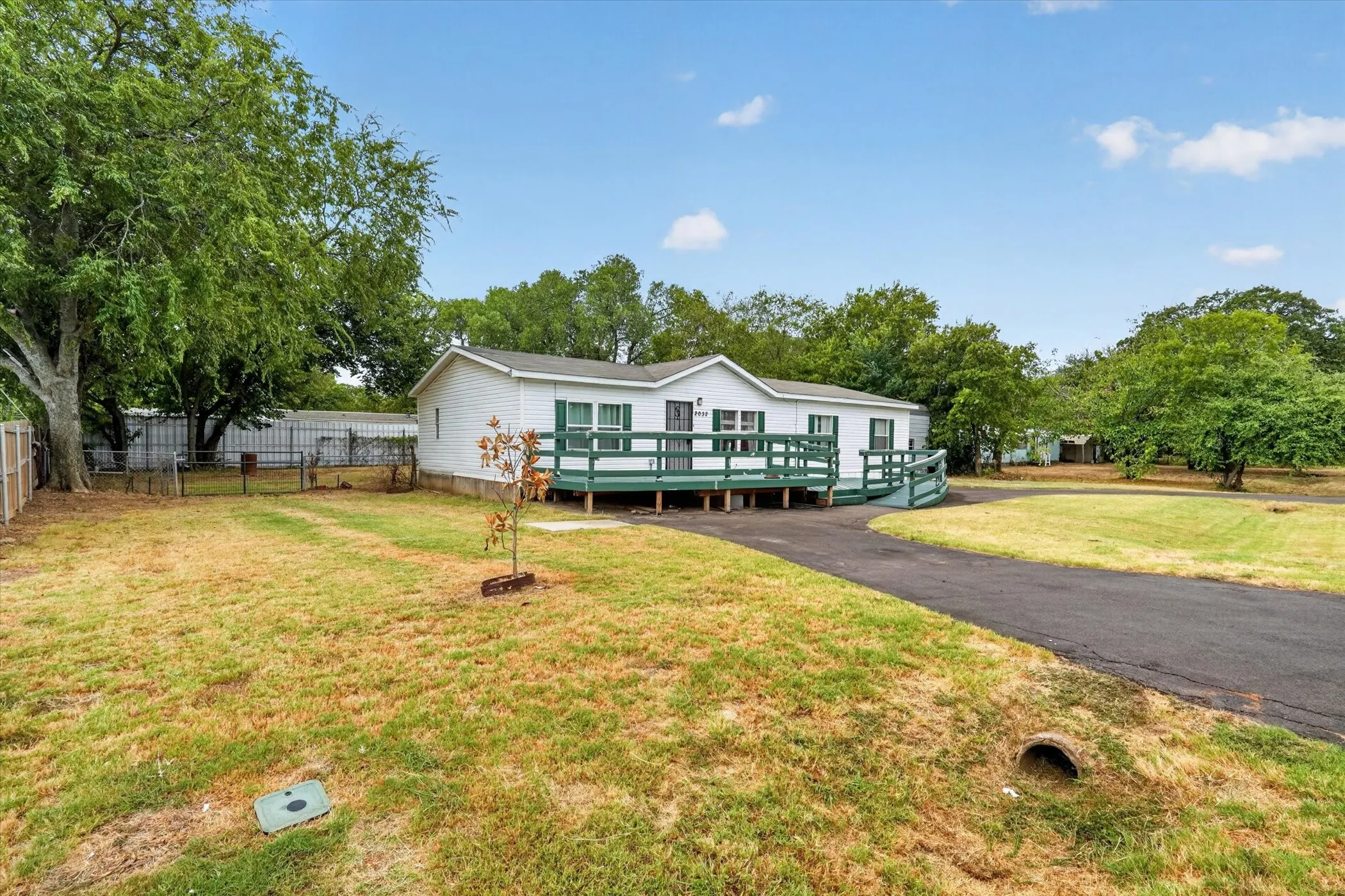 Mobile Home For Sale in Tarrant County , 2032 Dorothy Drive, Burleson, Texas 76028, 3 Bedroom, 2 Bathroom, Garage spaces, 1,568 Sqft, built in 2007, mls#21357895, Real Estate Agent in Burleson, Homes For Sale in Tarrant county, Homes For Sale in Burleson, Realtor in Burleson Texas, Real Estate Brokerage Independent Realty Texas, Luminita Cordes Realtor
