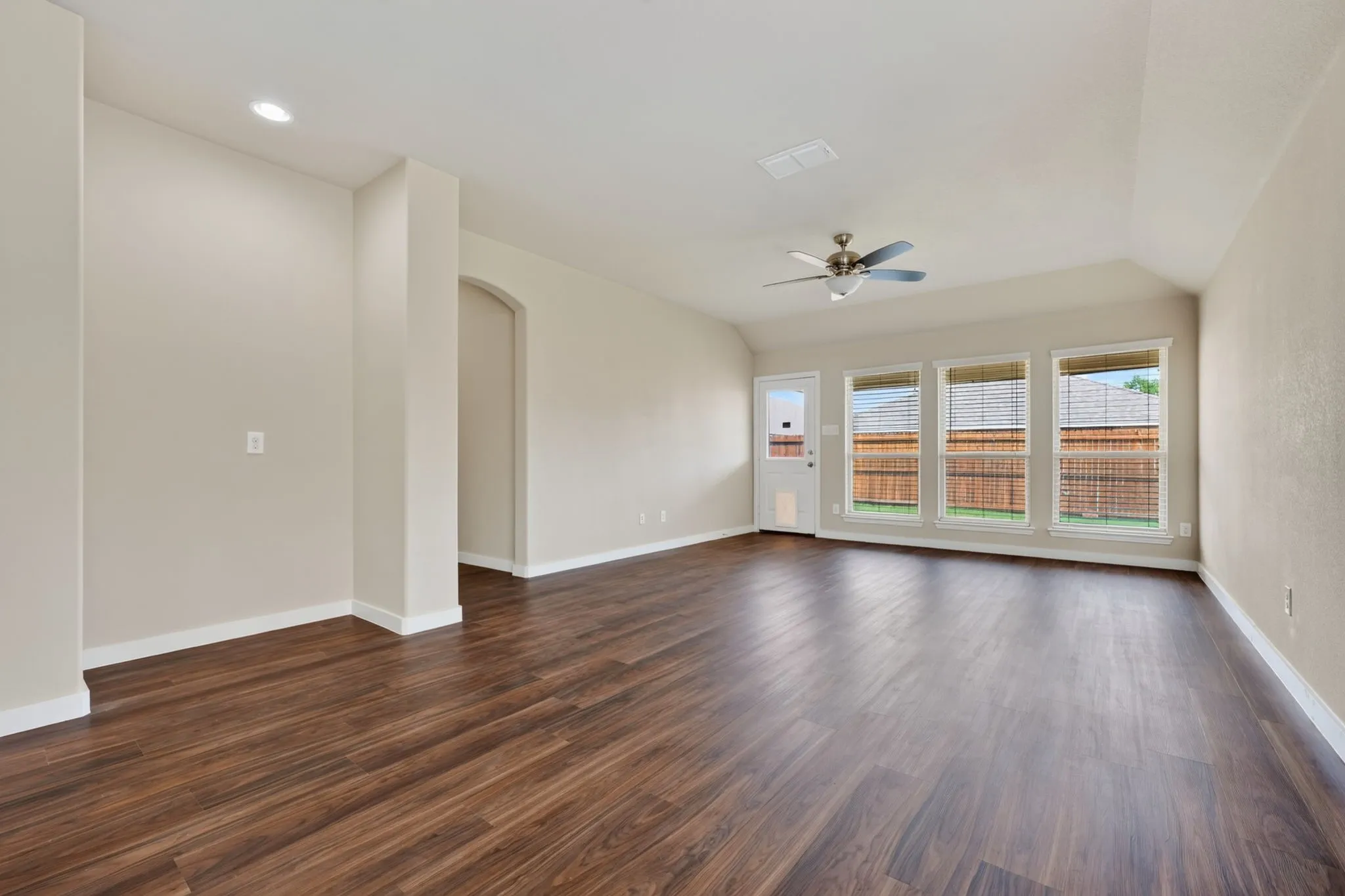 Single Family Residence For Sale in Denton County , 725 Bird Creek Drive, Little Elm, Texas 75068, 3 Bedroom, 2 Bathroom, 2 Garage spaces, 2,025 Sqft, built in 2017, mls#21378232, Real Estate Agent in Little Elm, Homes For Sale in Denton county, Homes For Sale in Little Elm, Realtor in Little Elm Texas, Real Estate Brokerage Independent Realty Texas, Luminita Cordes Realtor