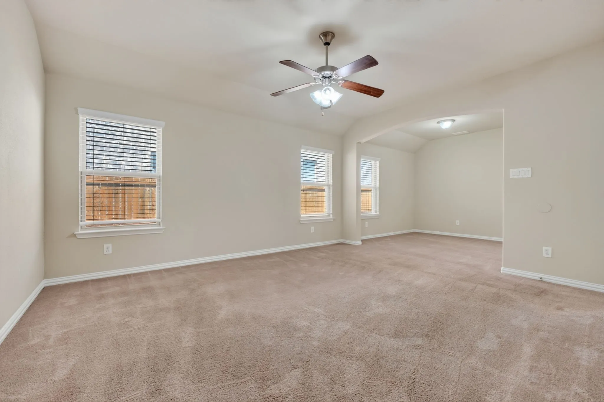 Single Family Residence For Sale in Denton County , 725 Bird Creek Drive, Little Elm, Texas 75068, 3 Bedroom, 2 Bathroom, 2 Garage spaces, 2,025 Sqft, built in 2017, mls#21378232, Real Estate Agent in Little Elm, Homes For Sale in Denton county, Homes For Sale in Little Elm, Realtor in Little Elm Texas, Real Estate Brokerage Independent Realty Texas, Luminita Cordes Realtor
