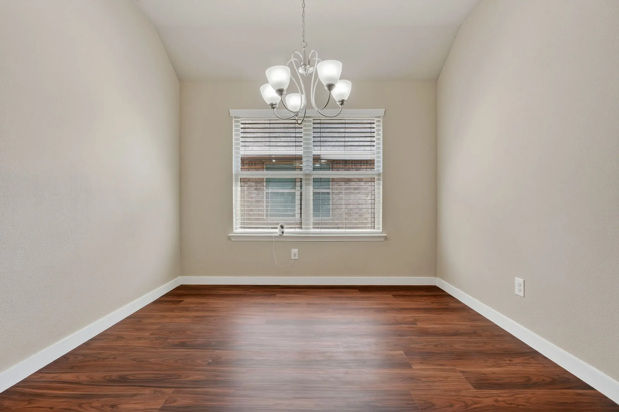 Single Family Residence For Sale in Denton County , 725 Bird Creek Drive, Little Elm, Texas 75068, 3 Bedroom, 2 Bathroom, 2 Garage spaces, 2,025 Sqft, built in 2017, mls#21378232, Real Estate Agent in Little Elm, Homes For Sale in Denton county, Homes For Sale in Little Elm, Realtor in Little Elm Texas, Real Estate Brokerage Independent Realty Texas, Luminita Cordes Realtor