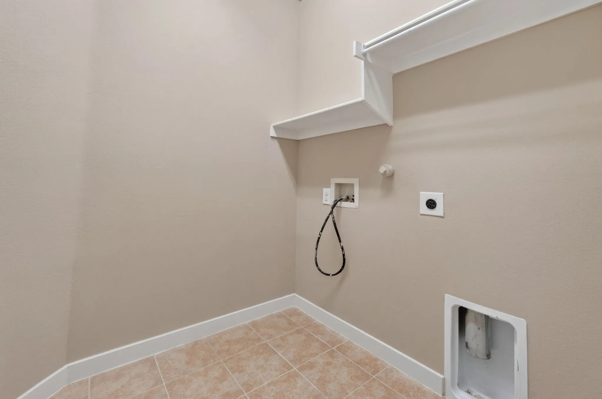 Single Family Residence For Sale in Denton County , 725 Bird Creek Drive, Little Elm, Texas 75068, 3 Bedroom, 2 Bathroom, 2 Garage spaces, 2,025 Sqft, built in 2017, mls#21378232, Real Estate Agent in Little Elm, Homes For Sale in Denton county, Homes For Sale in Little Elm, Realtor in Little Elm Texas, Real Estate Brokerage Independent Realty Texas, Luminita Cordes Realtor