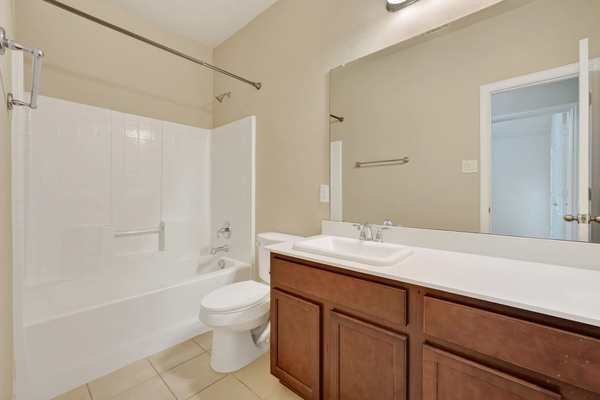 Single Family Residence For Sale in Denton County , 725 Bird Creek Drive, Little Elm, Texas 75068, 3 Bedroom, 2 Bathroom, 2 Garage spaces, 2,025 Sqft, built in 2017, mls#21378232, Real Estate Agent in Little Elm, Homes For Sale in Denton county, Homes For Sale in Little Elm, Realtor in Little Elm Texas, Real Estate Brokerage Independent Realty Texas, Luminita Cordes Realtor