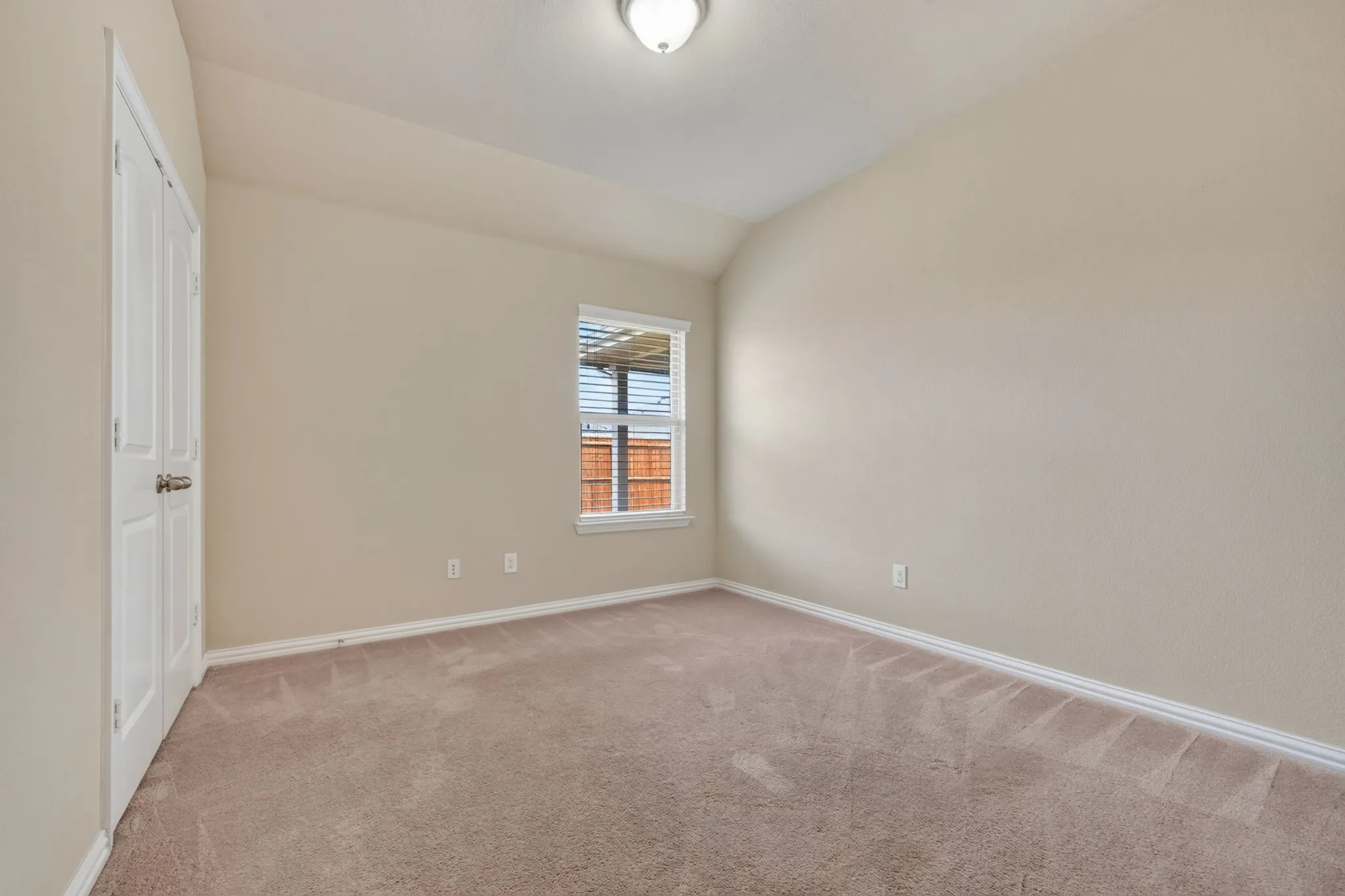 Single Family Residence For Sale in Denton County , 725 Bird Creek Drive, Little Elm, Texas 75068, 3 Bedroom, 2 Bathroom, 2 Garage spaces, 2,025 Sqft, built in 2017, mls#21378232, Real Estate Agent in Little Elm, Homes For Sale in Denton county, Homes For Sale in Little Elm, Realtor in Little Elm Texas, Real Estate Brokerage Independent Realty Texas, Luminita Cordes Realtor