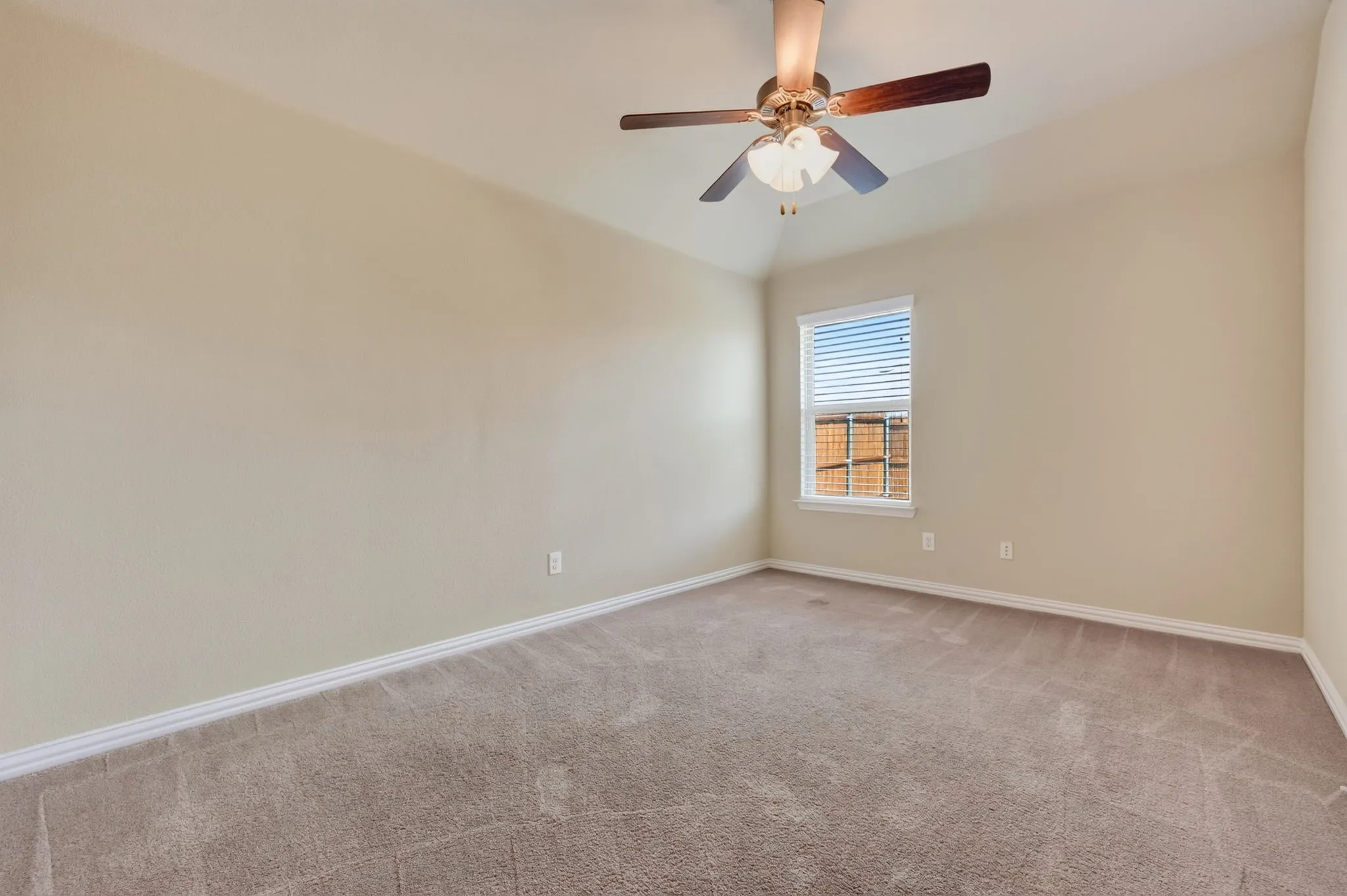 Single Family Residence For Sale in Denton County , 725 Bird Creek Drive, Little Elm, Texas 75068, 3 Bedroom, 2 Bathroom, 2 Garage spaces, 2,025 Sqft, built in 2017, mls#21378232, Real Estate Agent in Little Elm, Homes For Sale in Denton county, Homes For Sale in Little Elm, Realtor in Little Elm Texas, Real Estate Brokerage Independent Realty Texas, Luminita Cordes Realtor
