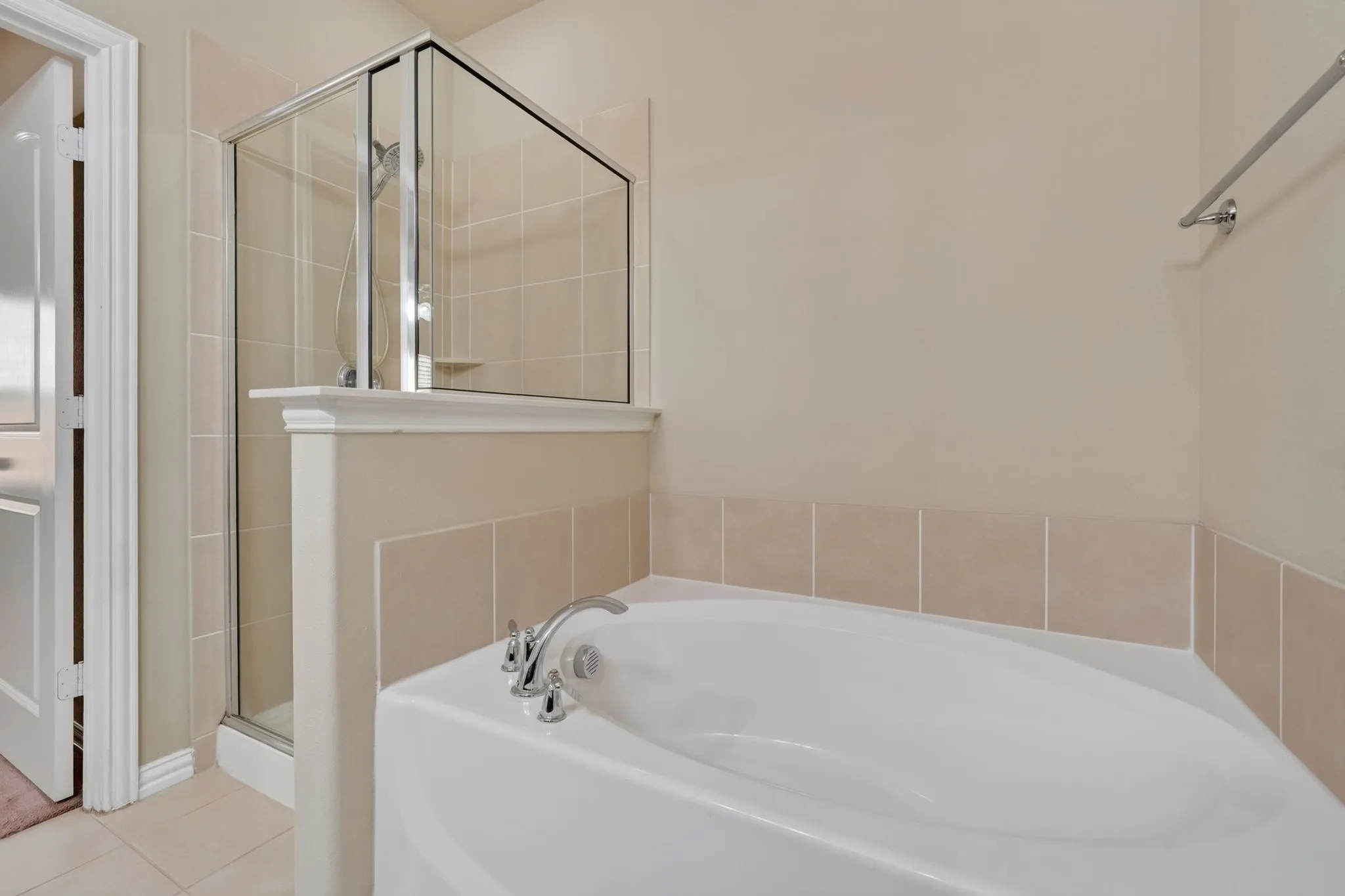 Single Family Residence For Sale in Denton County , 725 Bird Creek Drive, Little Elm, Texas 75068, 3 Bedroom, 2 Bathroom, 2 Garage spaces, 2,025 Sqft, built in 2017, mls#21378232, Real Estate Agent in Little Elm, Homes For Sale in Denton county, Homes For Sale in Little Elm, Realtor in Little Elm Texas, Real Estate Brokerage Independent Realty Texas, Luminita Cordes Realtor