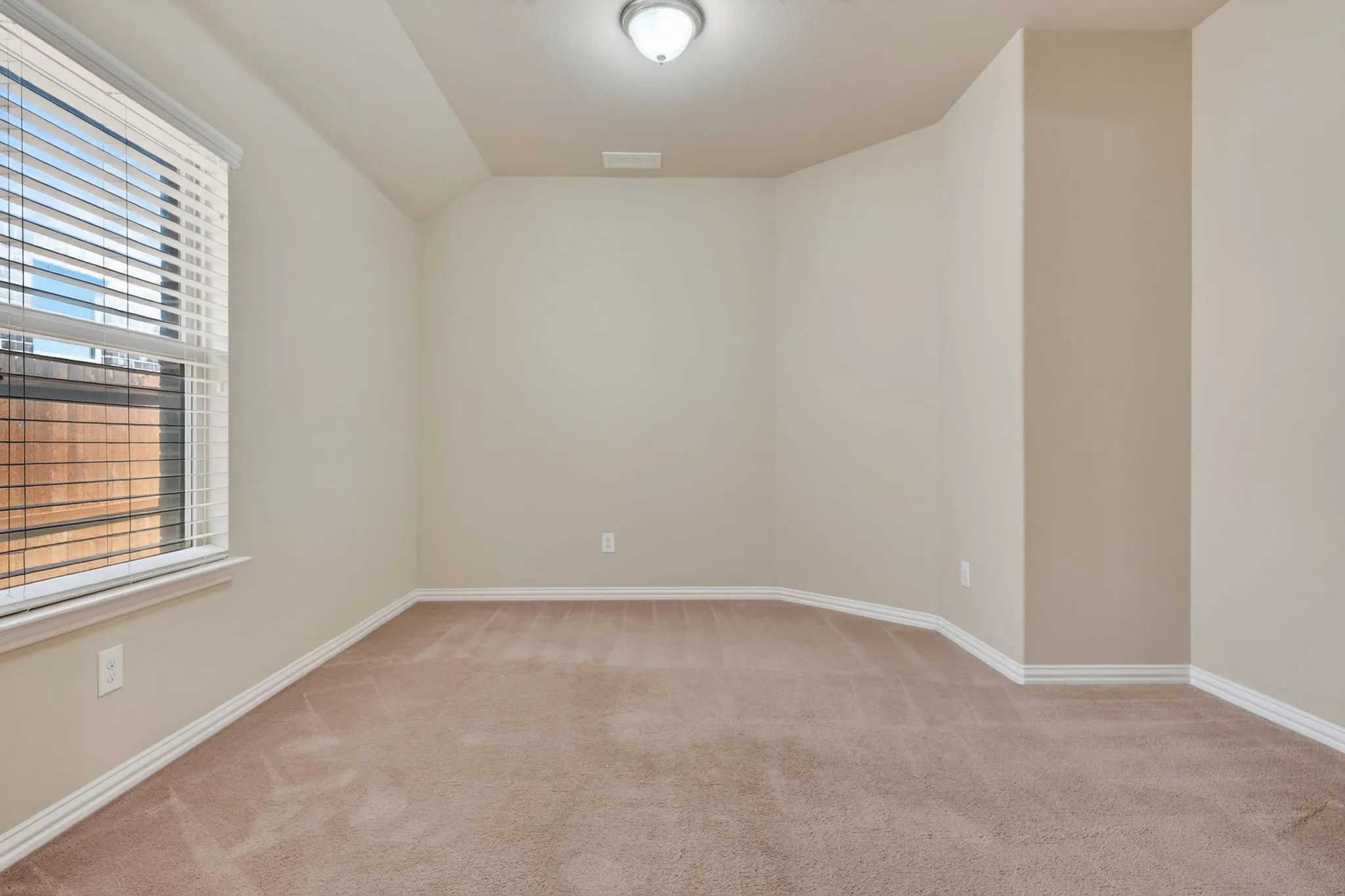 Single Family Residence For Sale in Denton County , 725 Bird Creek Drive, Little Elm, Texas 75068, 3 Bedroom, 2 Bathroom, 2 Garage spaces, 2,025 Sqft, built in 2017, mls#21378232, Real Estate Agent in Little Elm, Homes For Sale in Denton county, Homes For Sale in Little Elm, Realtor in Little Elm Texas, Real Estate Brokerage Independent Realty Texas, Luminita Cordes Realtor