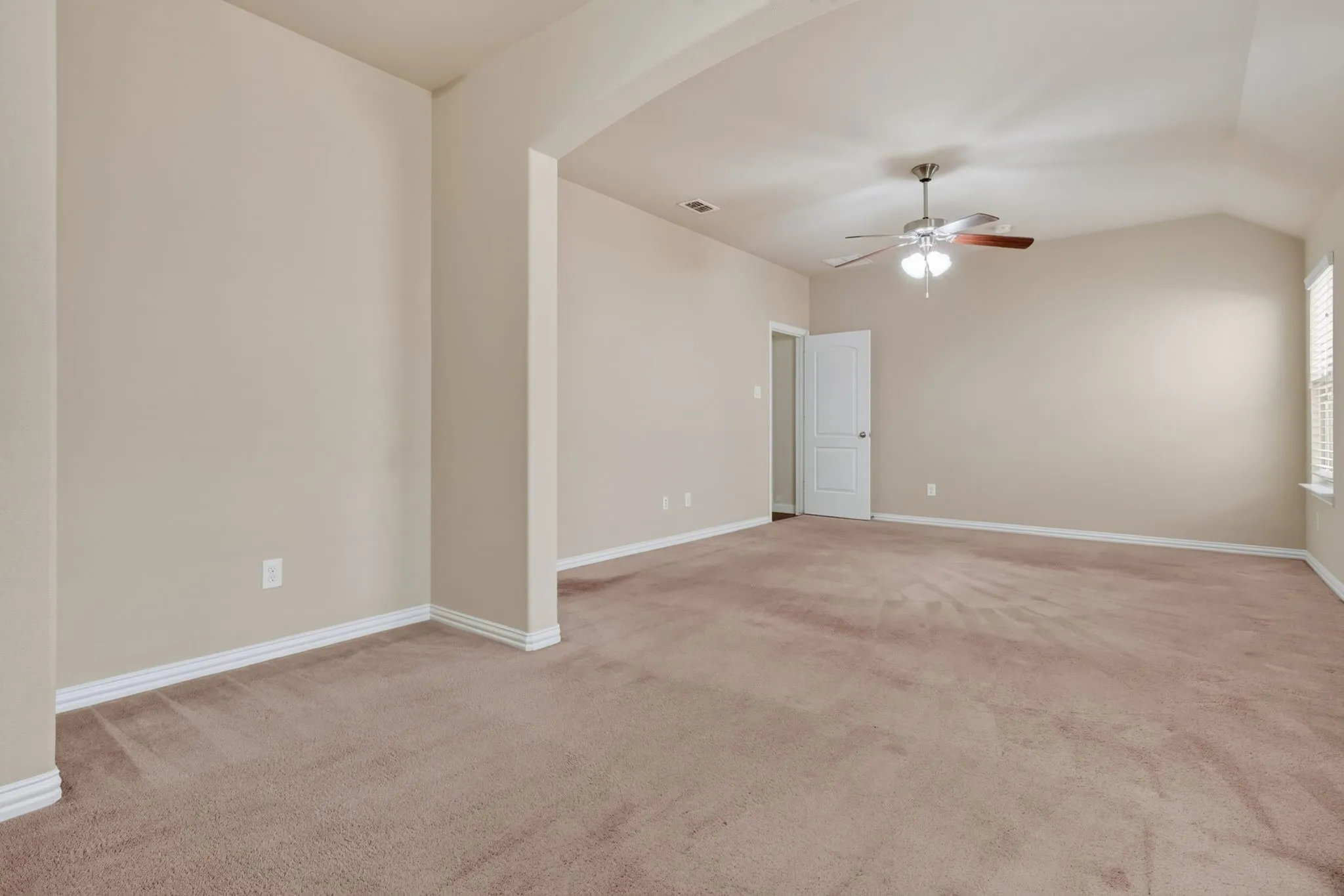 Single Family Residence For Sale in Denton County , 725 Bird Creek Drive, Little Elm, Texas 75068, 3 Bedroom, 2 Bathroom, 2 Garage spaces, 2,025 Sqft, built in 2017, mls#21378232, Real Estate Agent in Little Elm, Homes For Sale in Denton county, Homes For Sale in Little Elm, Realtor in Little Elm Texas, Real Estate Brokerage Independent Realty Texas, Luminita Cordes Realtor