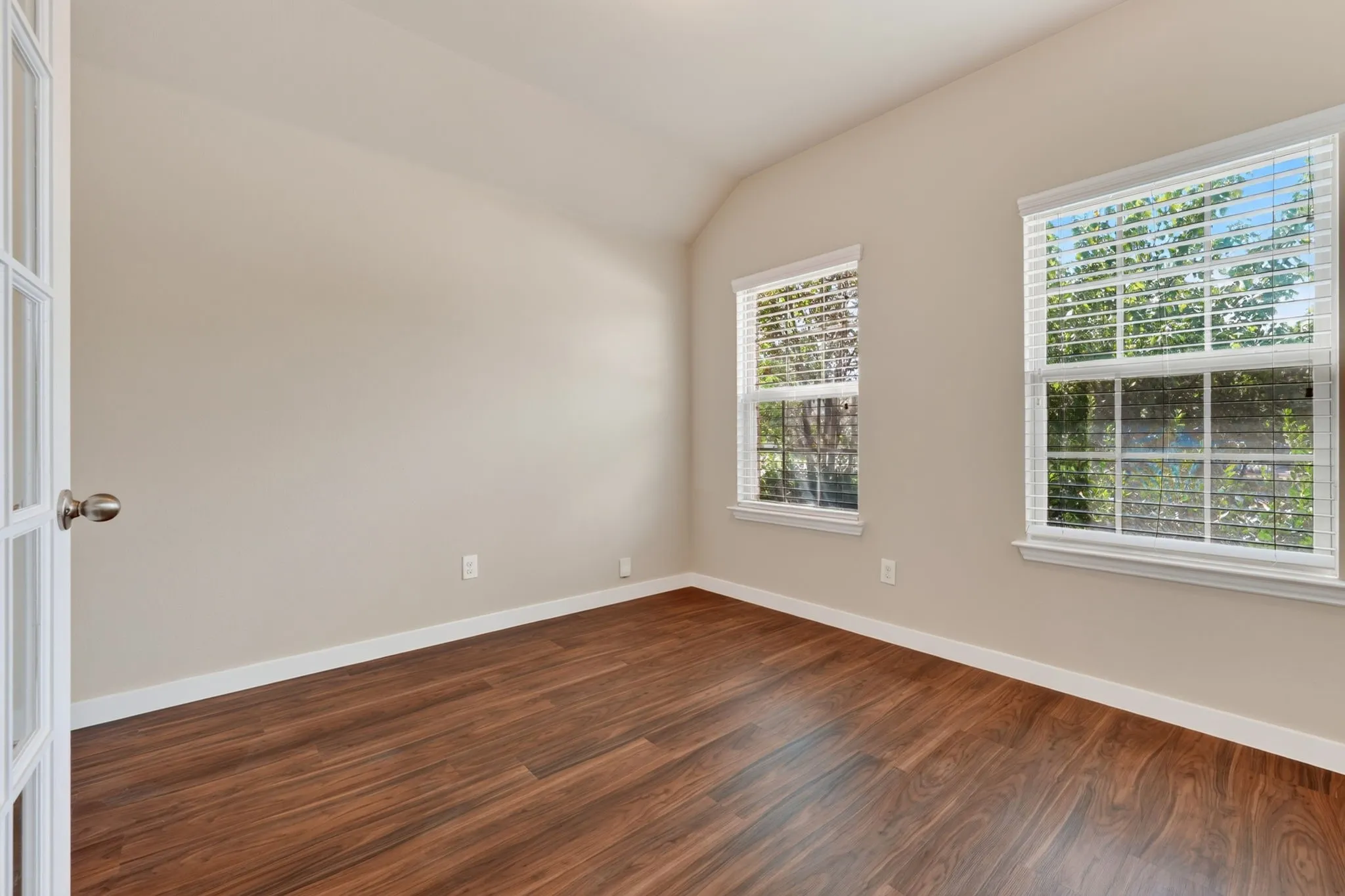 Single Family Residence For Sale in Denton County , 725 Bird Creek Drive, Little Elm, Texas 75068, 3 Bedroom, 2 Bathroom, 2 Garage spaces, 2,025 Sqft, built in 2017, mls#21378232, Real Estate Agent in Little Elm, Homes For Sale in Denton county, Homes For Sale in Little Elm, Realtor in Little Elm Texas, Real Estate Brokerage Independent Realty Texas, Luminita Cordes Realtor