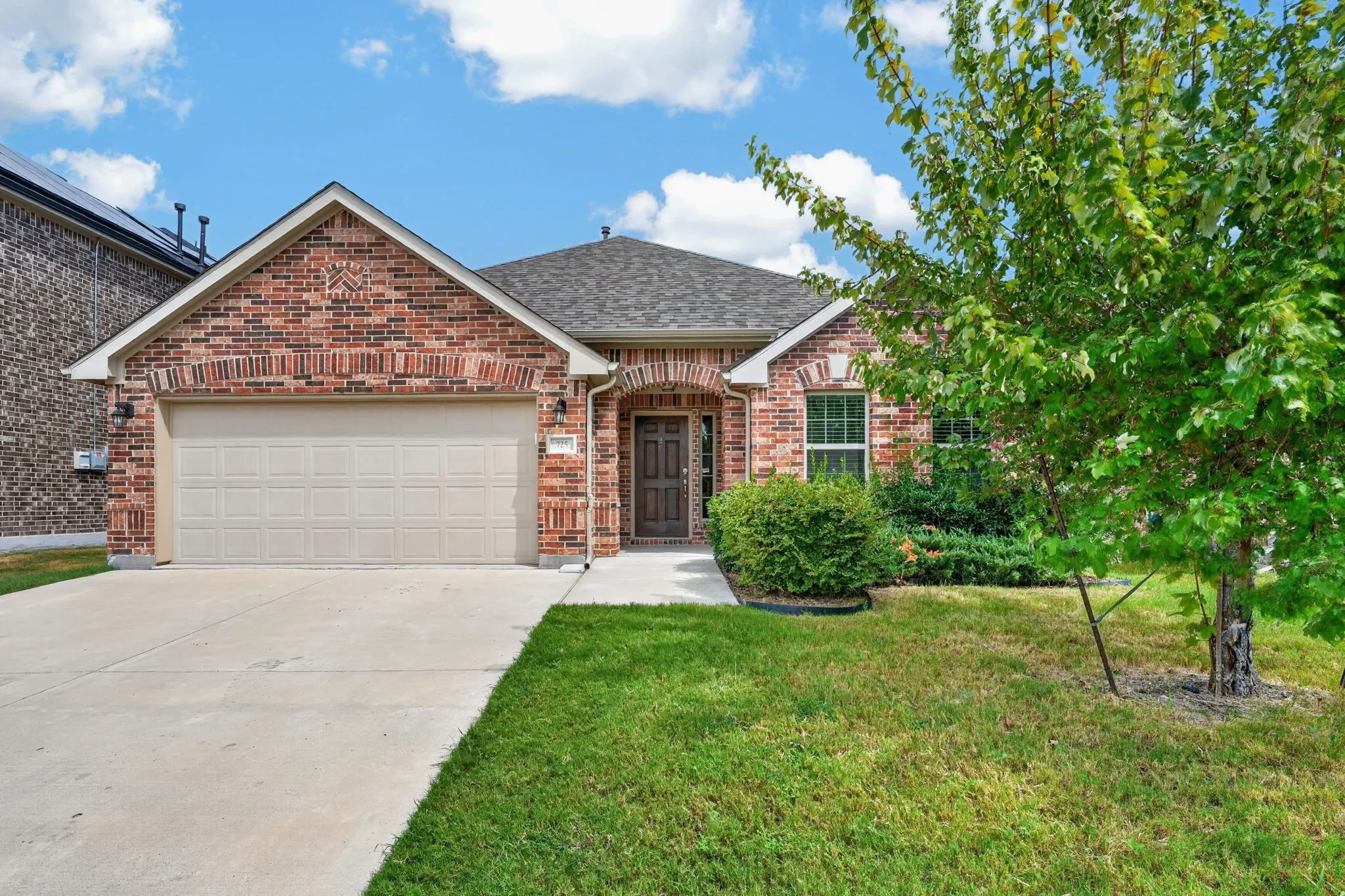 Single Family Residence For Sale in Denton County , 725 Bird Creek Drive, Little Elm, Texas 75068, 3 Bedroom, 2 Bathroom, 2 Garage spaces, 2,025 Sqft, built in 2017, mls#21378232, Real Estate Agent in Little Elm, Homes For Sale in Denton county, Homes For Sale in Little Elm, Realtor in Little Elm Texas, Real Estate Brokerage Independent Realty Texas, Luminita Cordes Realtor