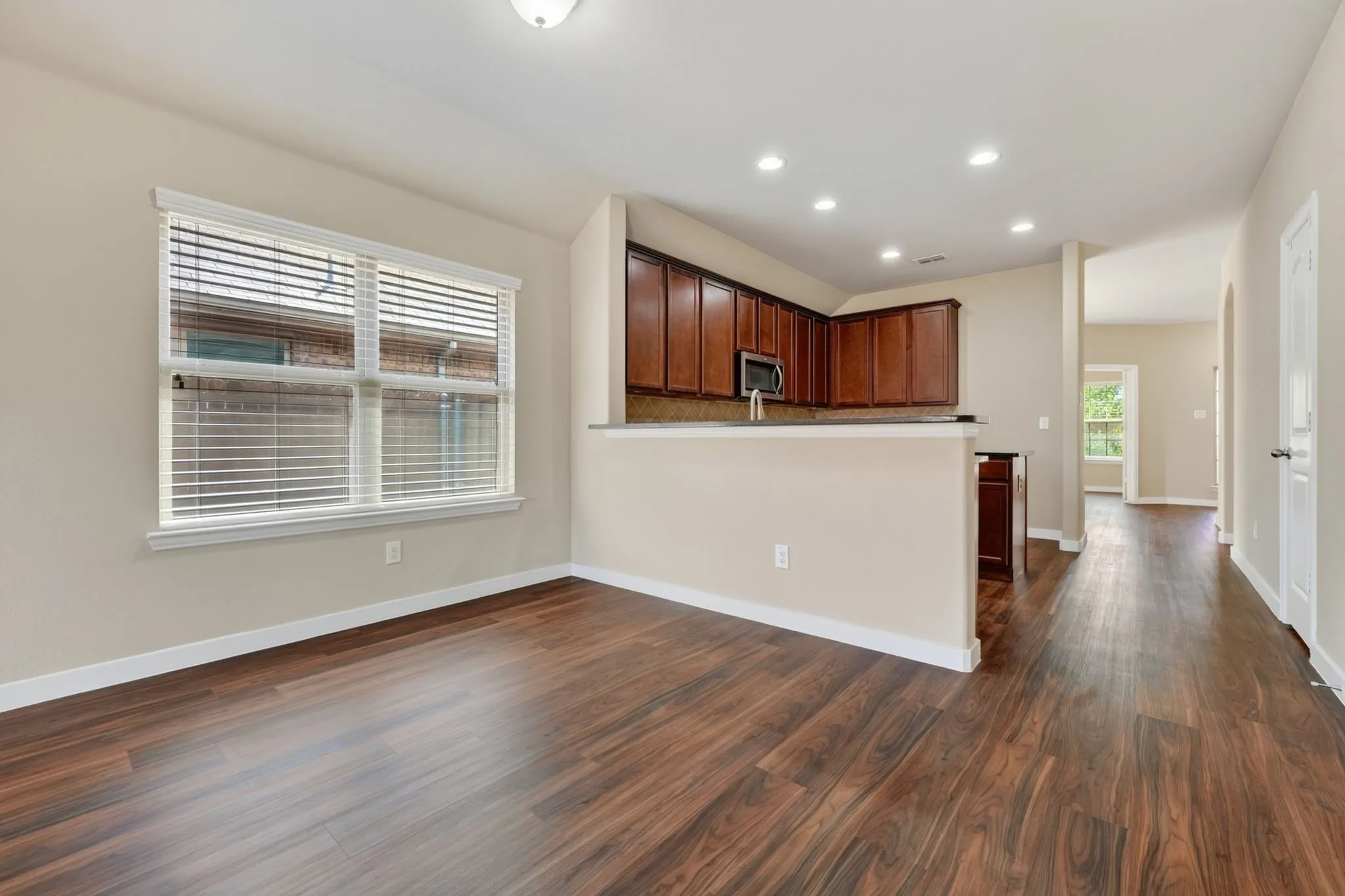 Single Family Residence For Sale in Denton County , 725 Bird Creek Drive, Little Elm, Texas 75068, 3 Bedroom, 2 Bathroom, 2 Garage spaces, 2,025 Sqft, built in 2017, mls#21378232, Real Estate Agent in Little Elm, Homes For Sale in Denton county, Homes For Sale in Little Elm, Realtor in Little Elm Texas, Real Estate Brokerage Independent Realty Texas, Luminita Cordes Realtor