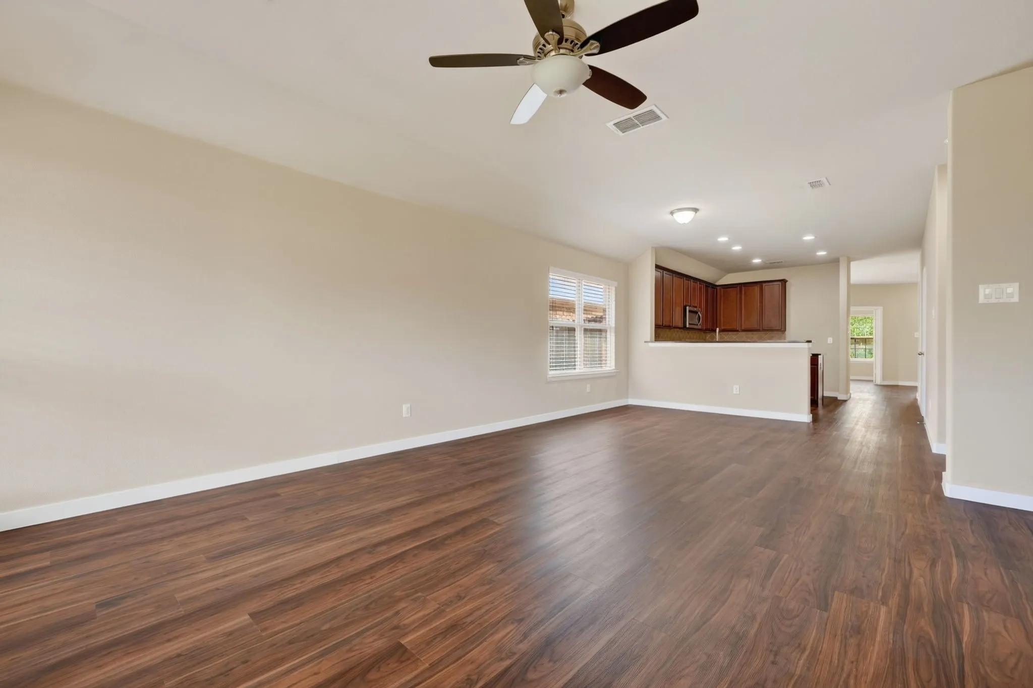 Single Family Residence For Sale in Denton County , 725 Bird Creek Drive, Little Elm, Texas 75068, 3 Bedroom, 2 Bathroom, 2 Garage spaces, 2,025 Sqft, built in 2017, mls#21378232, Real Estate Agent in Little Elm, Homes For Sale in Denton county, Homes For Sale in Little Elm, Realtor in Little Elm Texas, Real Estate Brokerage Independent Realty Texas, Luminita Cordes Realtor