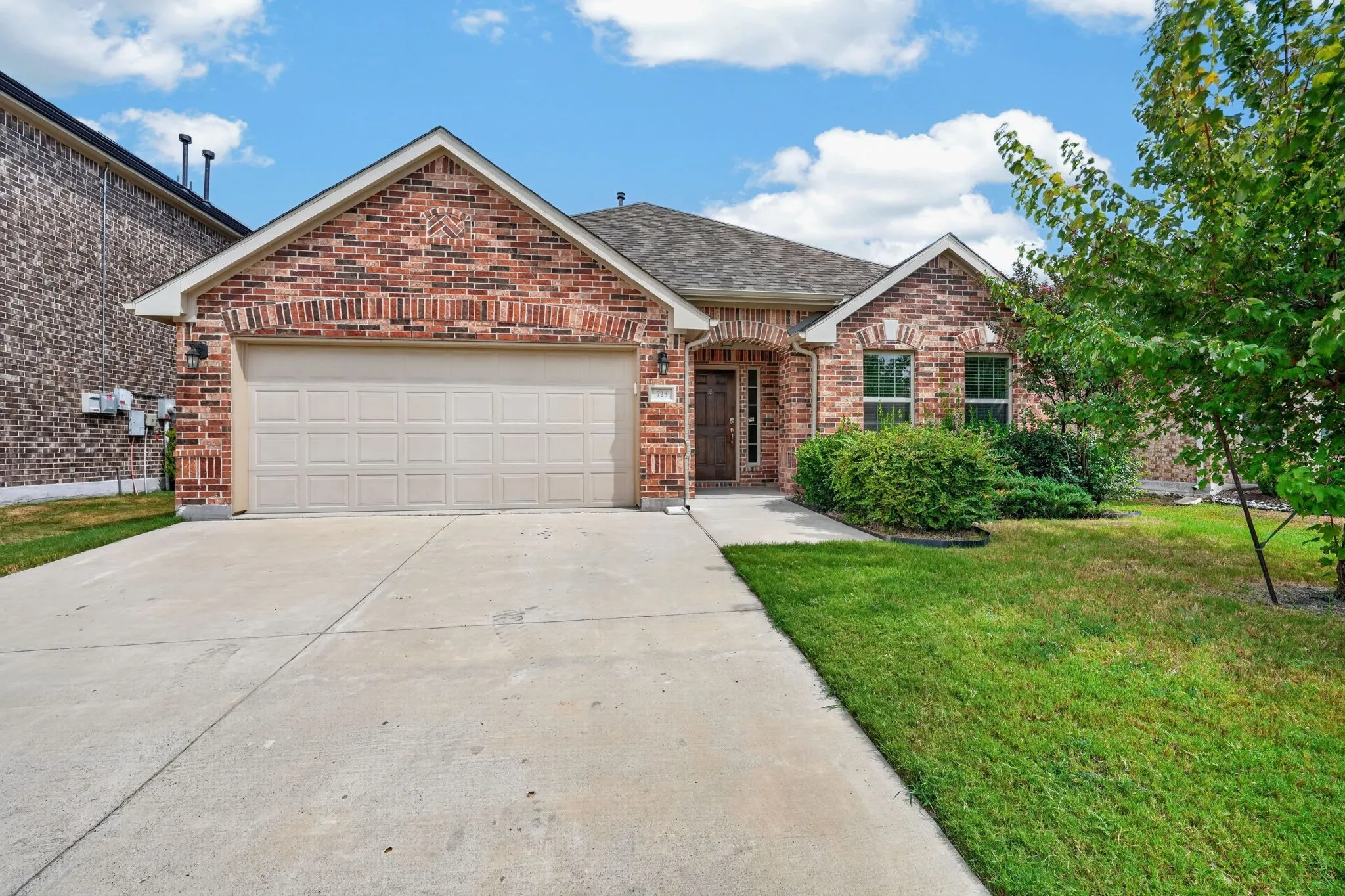 Single Family Residence For Sale in Denton County , 725 Bird Creek Drive, Little Elm, Texas 75068, 3 Bedroom, 2 Bathroom, 2 Garage spaces, 2,025 Sqft, built in 2017, mls#21378232, Real Estate Agent in Little Elm, Homes For Sale in Denton county, Homes For Sale in Little Elm, Realtor in Little Elm Texas, Real Estate Brokerage Independent Realty Texas, Luminita Cordes Realtor